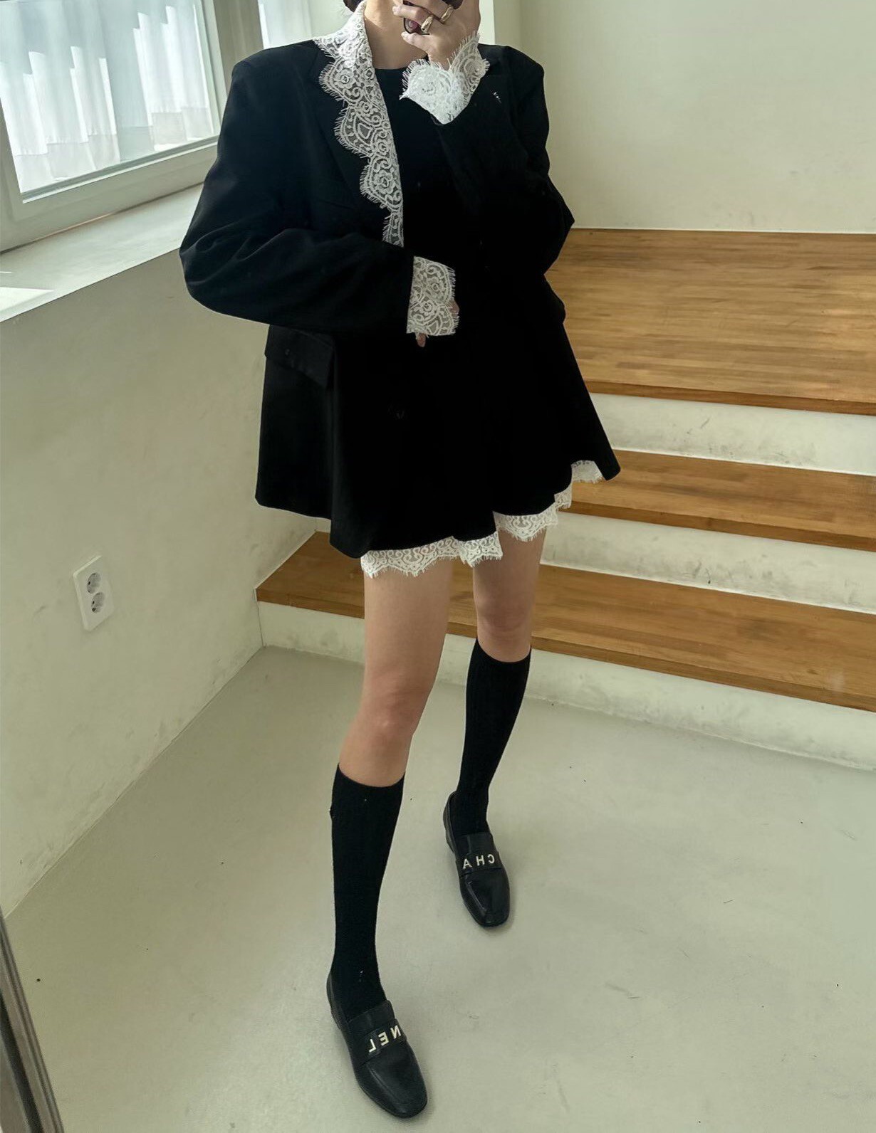 蕾絲滾邊褶子短褲