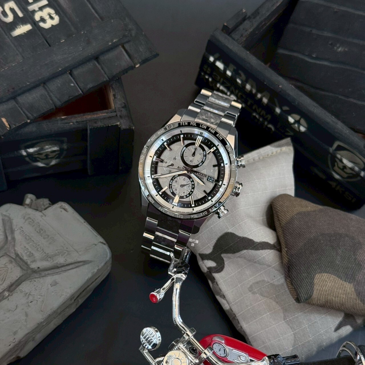 【CITIZEN 星辰】限量鉑金閃耀鈦金屬光動能電波男錶AT8284-61A 42mm 現代鐘錶