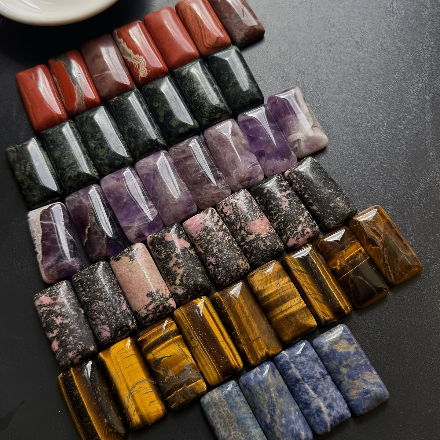 [原石] 綜合水晶蛋面 長條形 紅碧玉、剛巴巴碧玉、夢幻紫晶、薔薇輝石、虎眼石、青金石