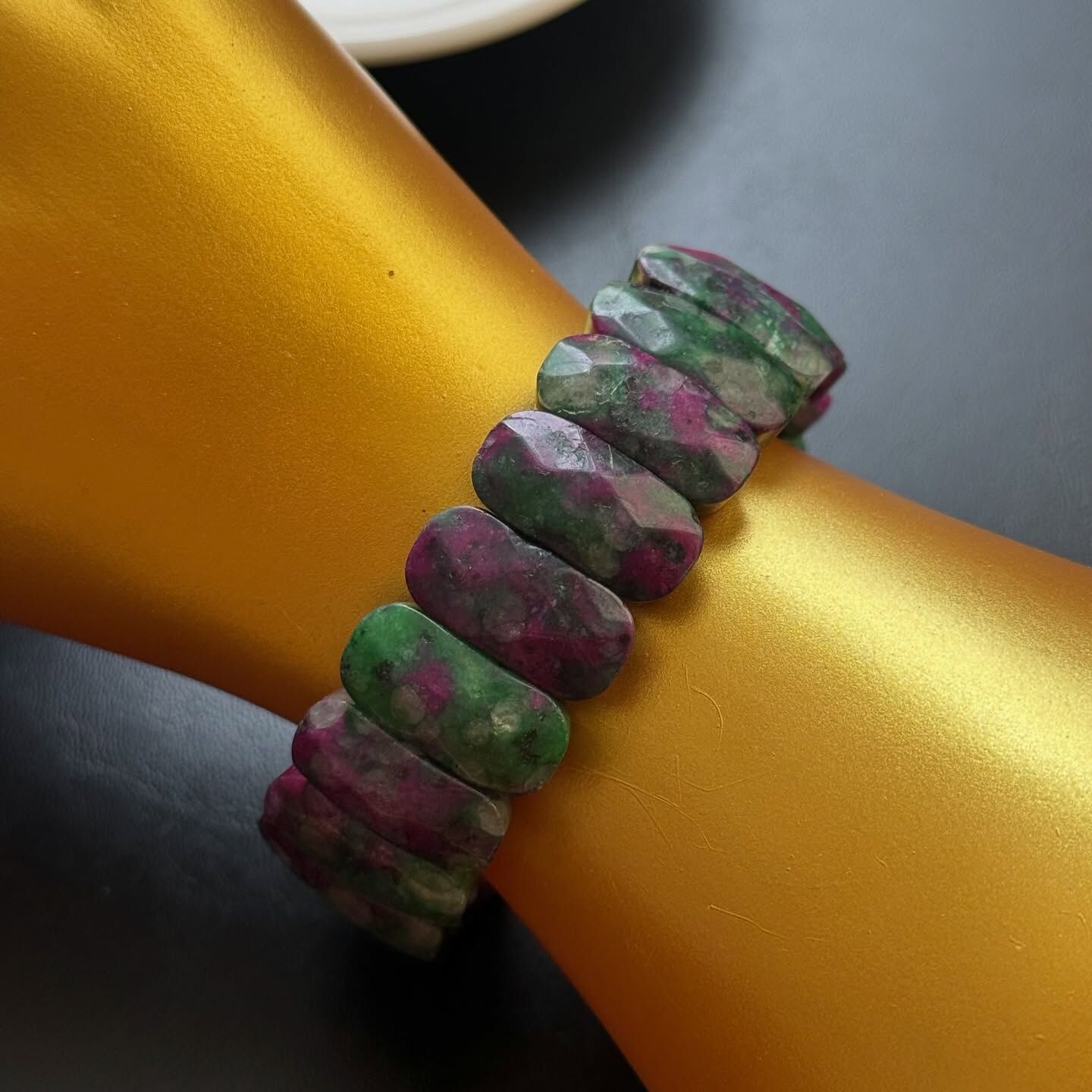 [原石] 紅寶黝簾石 水晶手排