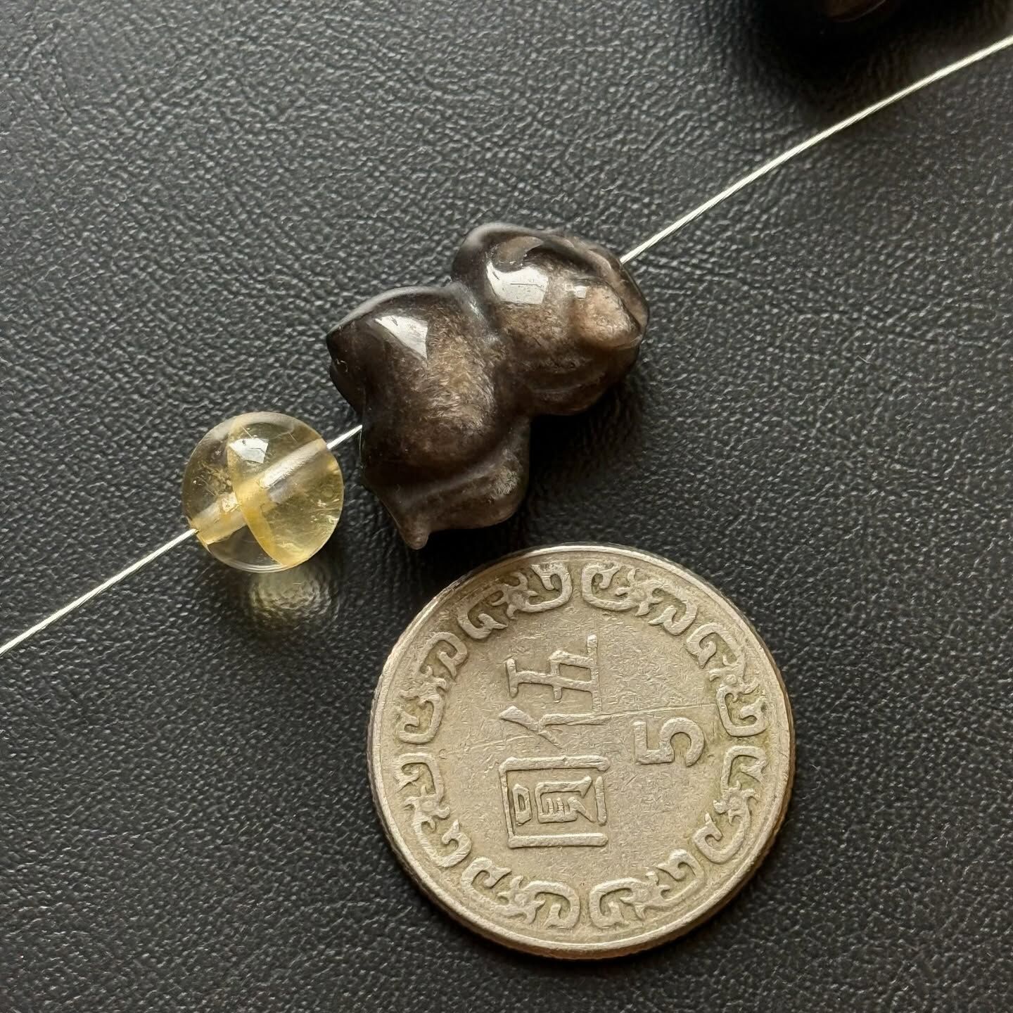 [原石] 銀曜石 獨角獸 通孔