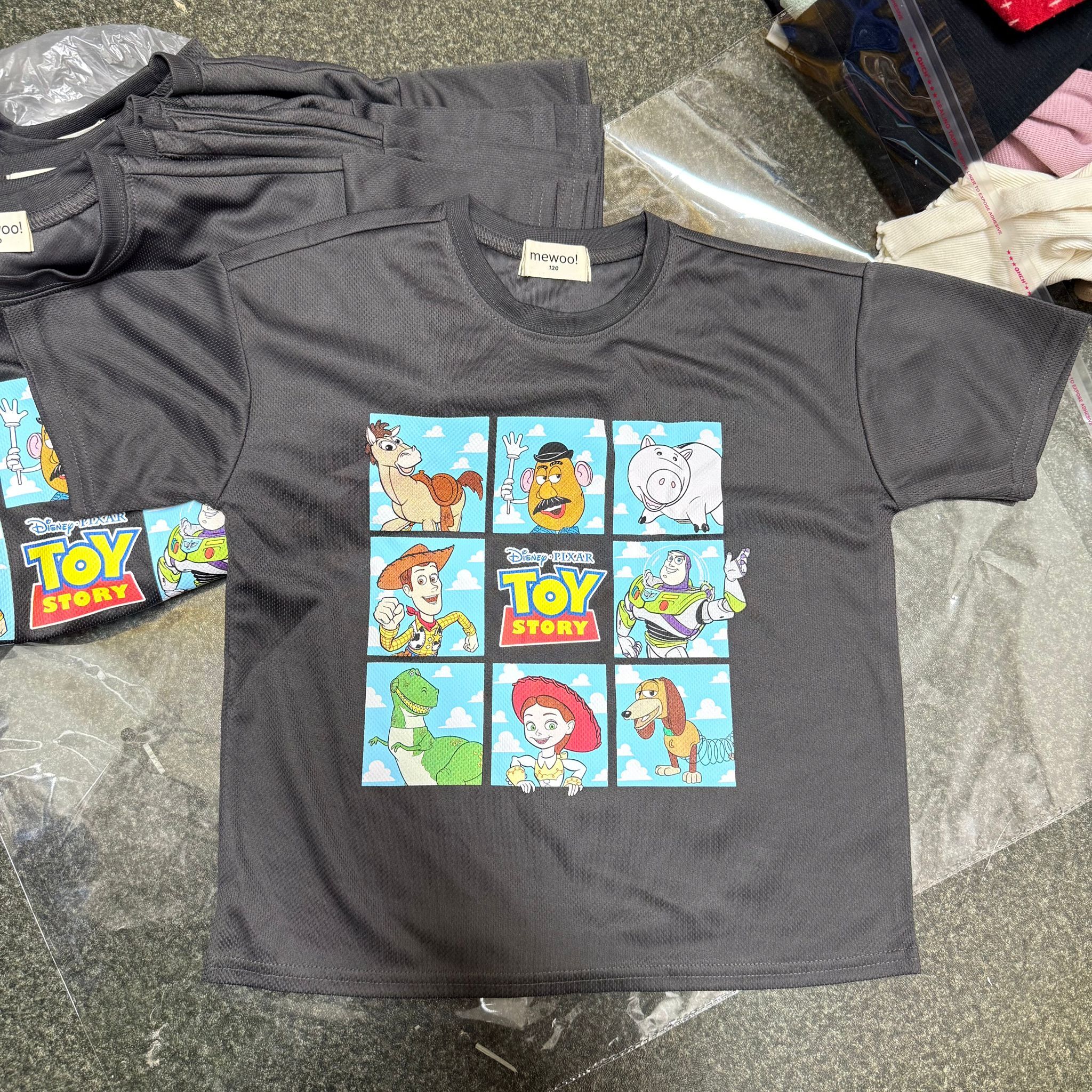 廠單 巴斯光年黑色短袖