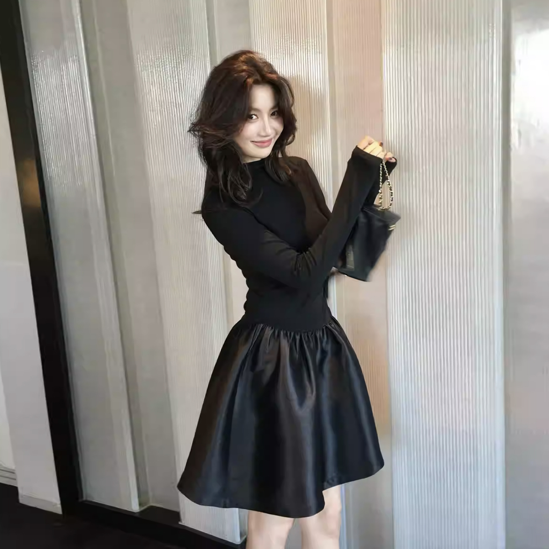 經典黑拼接皮革裙擺造型短洋裝-S-XL (Elegant & Love)