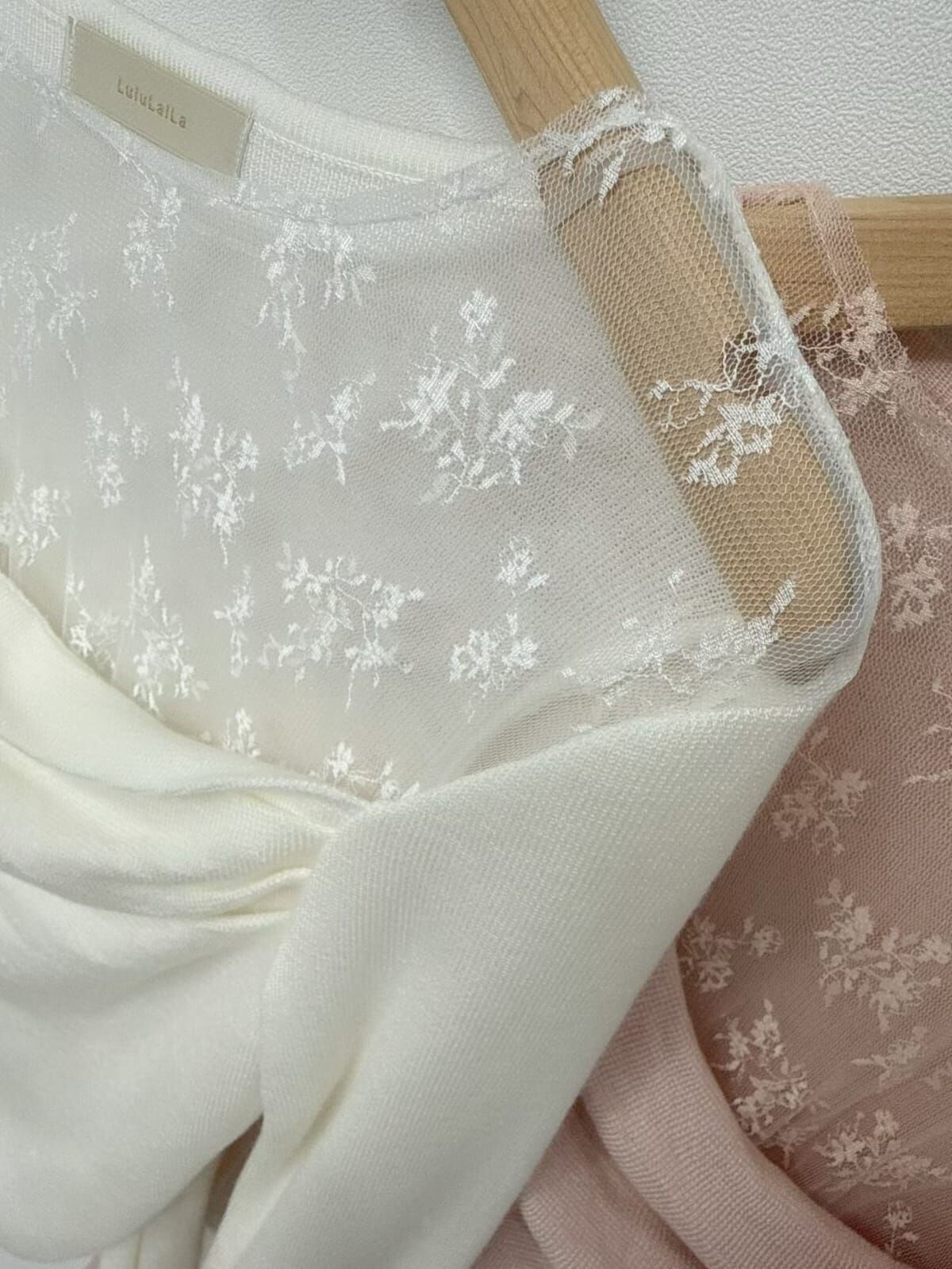 LU5504 假兩件鈎花蕾絲上衣 *特價* (優惠碼同充值購物金不適用)