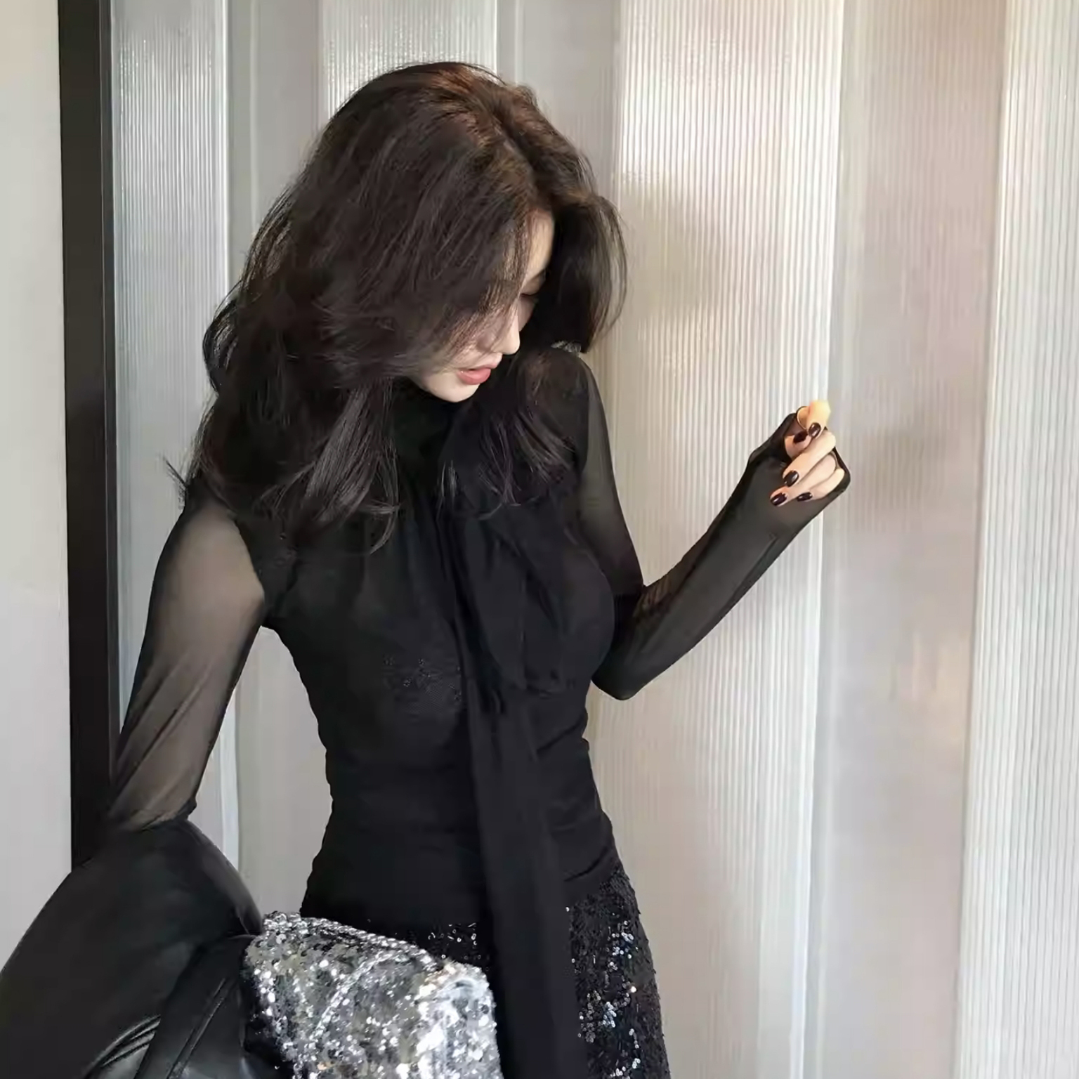 經典黑透膚手袖綁帶領巾造型上衣-S-XL (Elegant & Love)