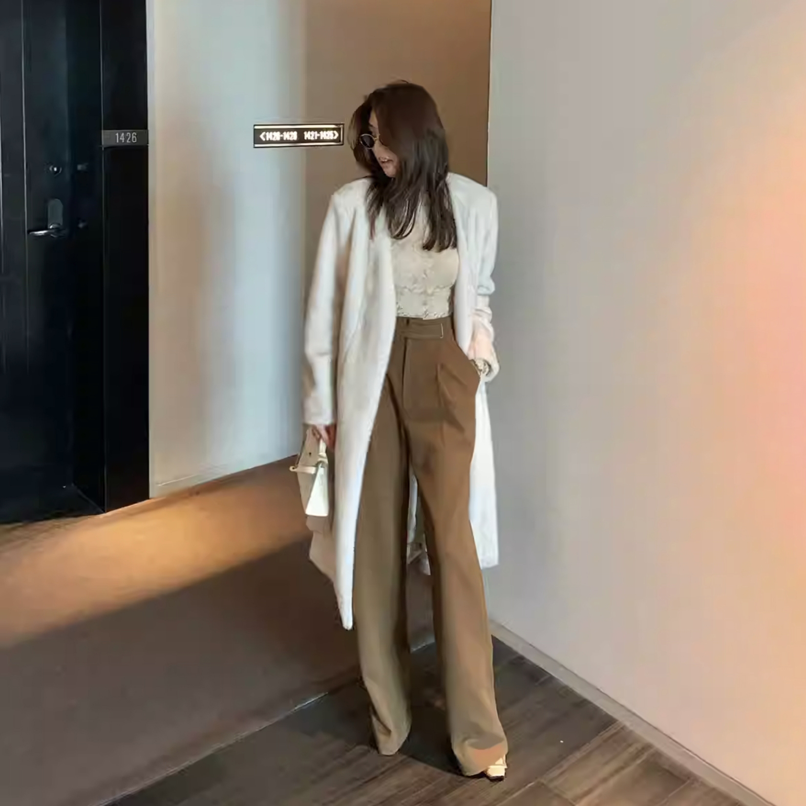 焦糖咖腰頭皮帶造型直筒西裝褲長褲-S-XXL (Elegant & Love)