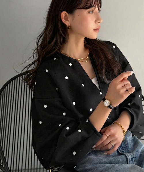 日本🇯🇵連線 Classical Elf x Classical Evon 點點刺繡泡泡袖上衣 鑰匙孔領口 點點刺繡 套頭衫 簡約 打底 內搭 長袖 3色(任買兩件711免運)/預購