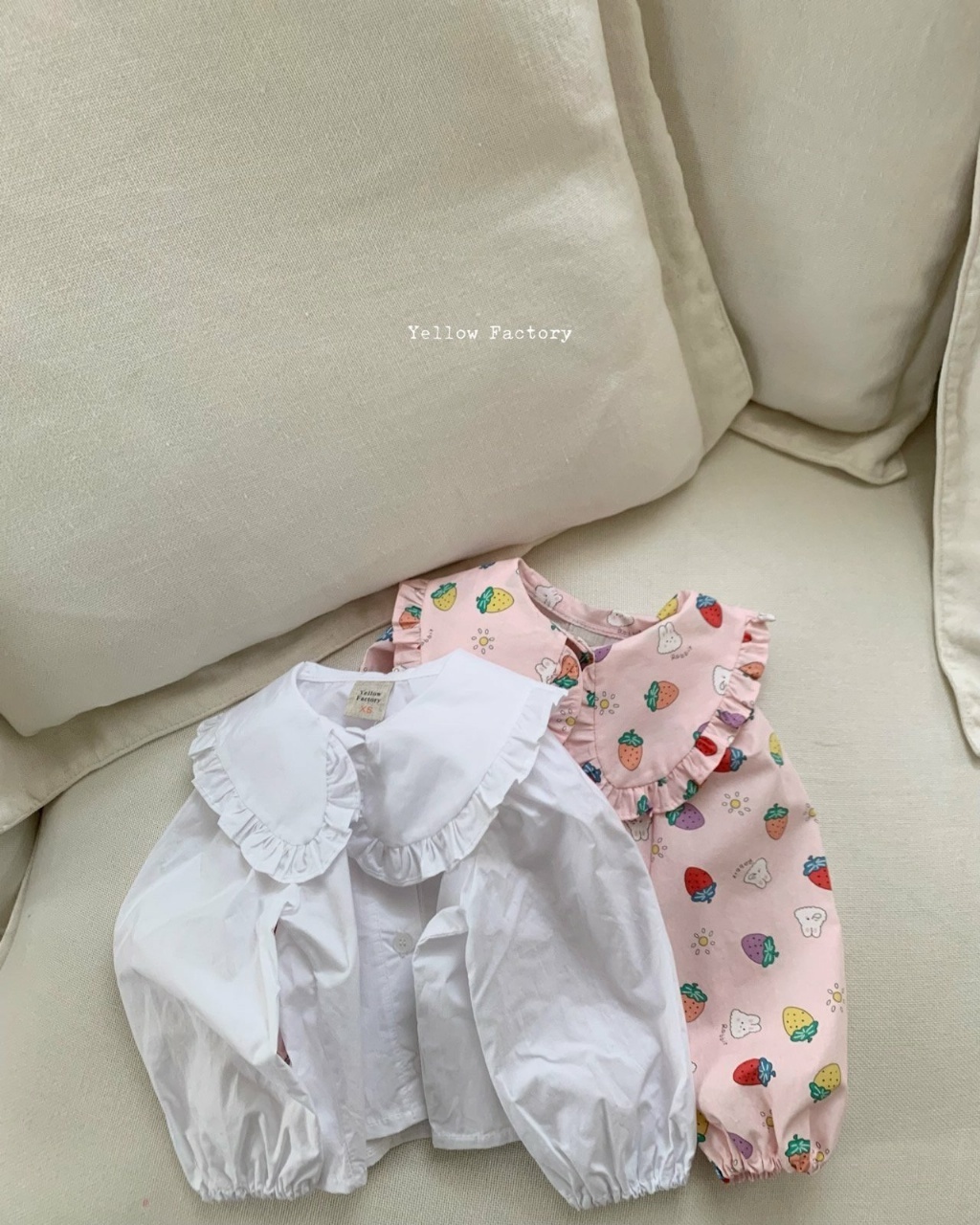 正韓春yellowfactory 優雅白/兔兔草莓荷葉襯衫