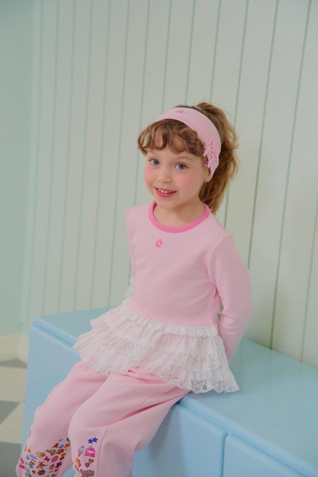 正韓春Chouchoushasha 彩虹派對運動縮口褲