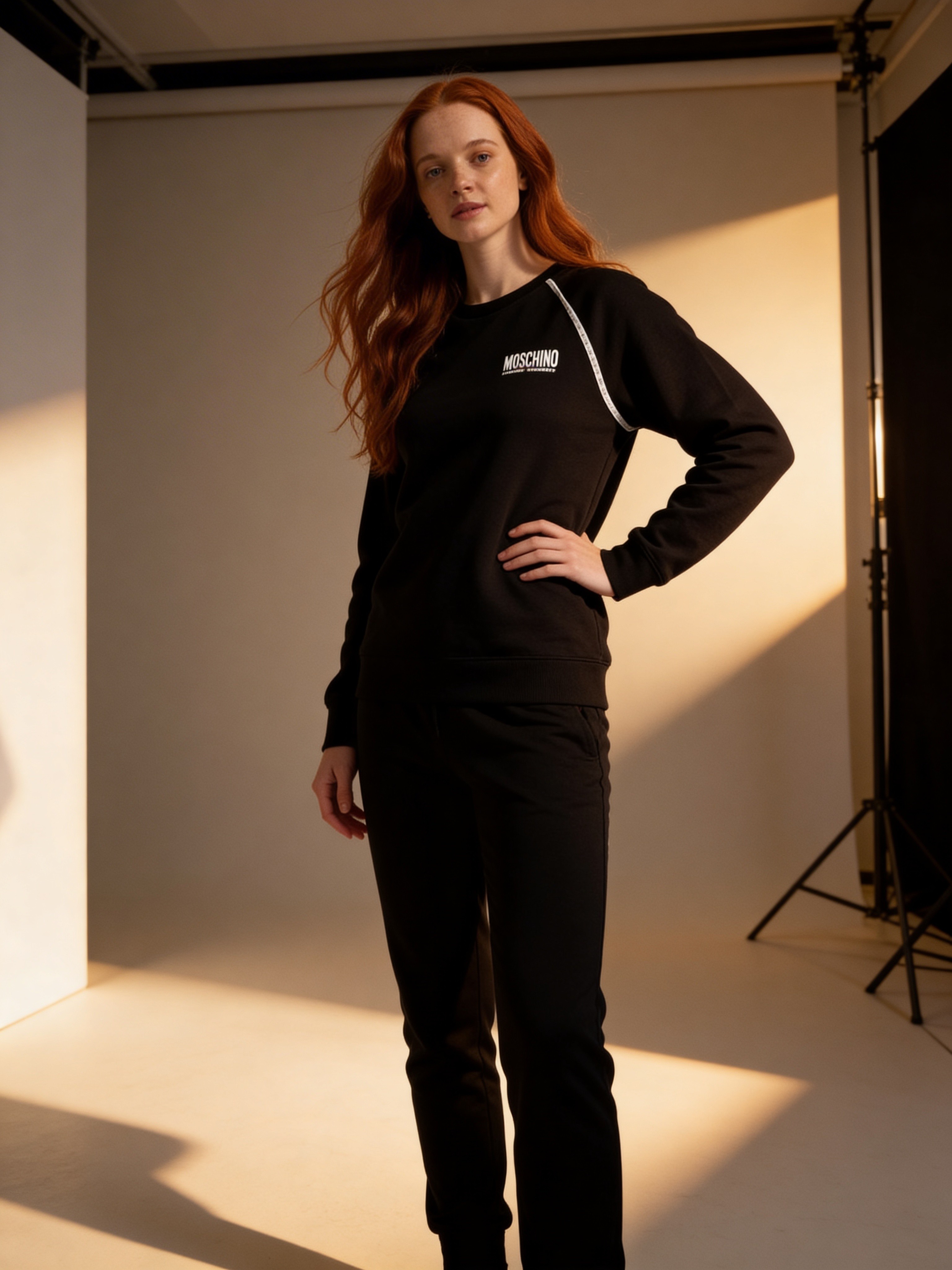 Moschino 黑色 併 白織帶logo 圓領衛衣 男女可穿