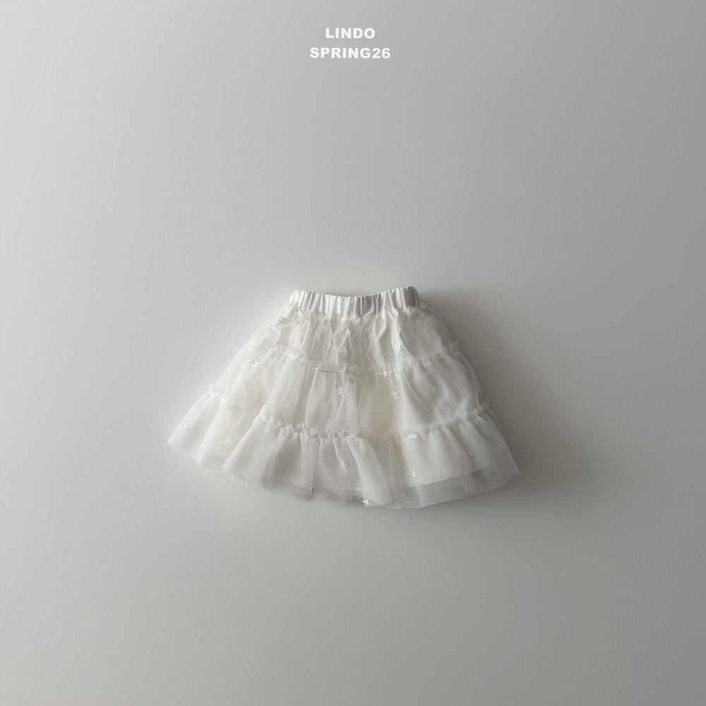 正韓春LINDO 小花蕾絲小白裙