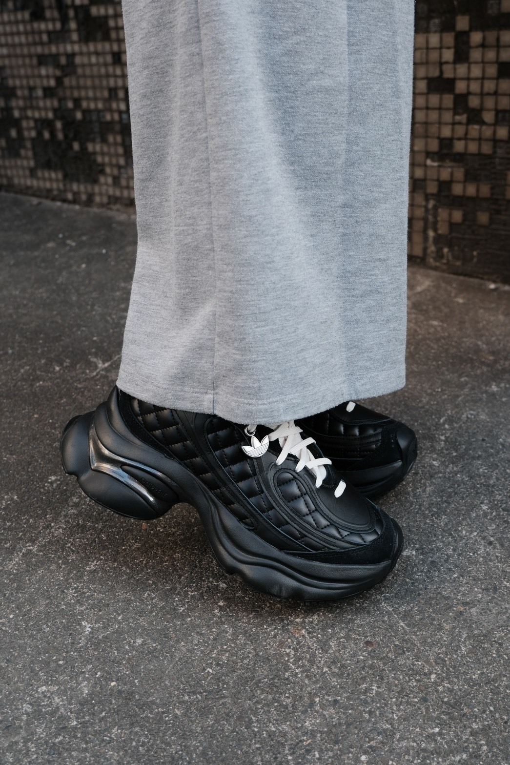 Adidas Originals Ozvenuz 全黑 菱格紋 小香風 老爹鞋 KJ3972