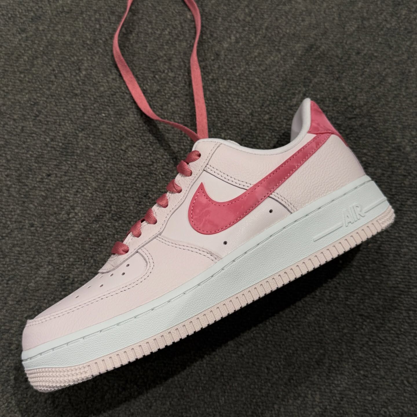Nike Air Force 1 '07 "Valentine’s Day" 情人節限定情侶款 女款 粉色 IO8755-600