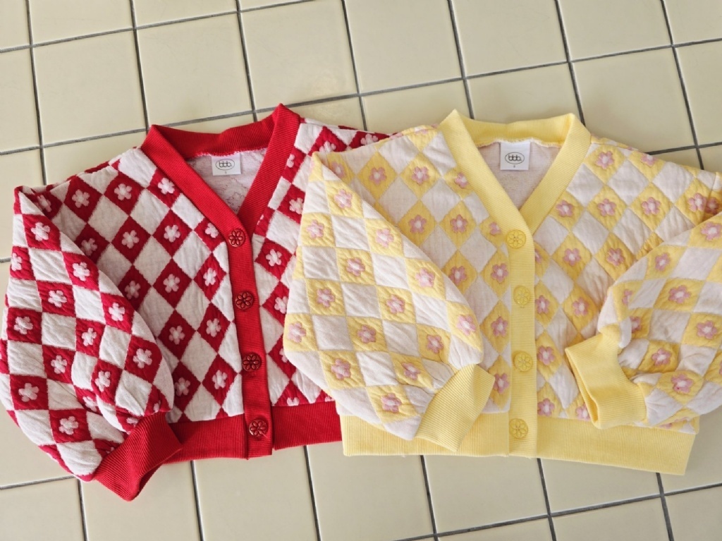 正韓春bbb 兩色花朵菱格紋外套