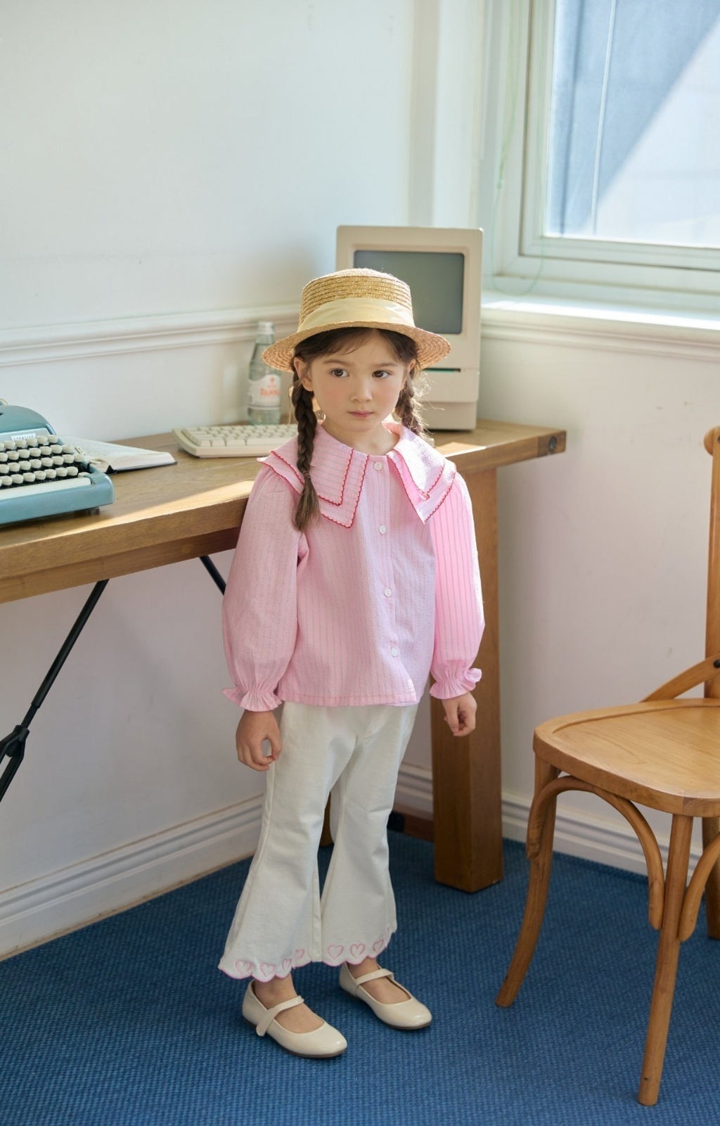 正韓春bbb 兩色刺繡愛心喇叭褲