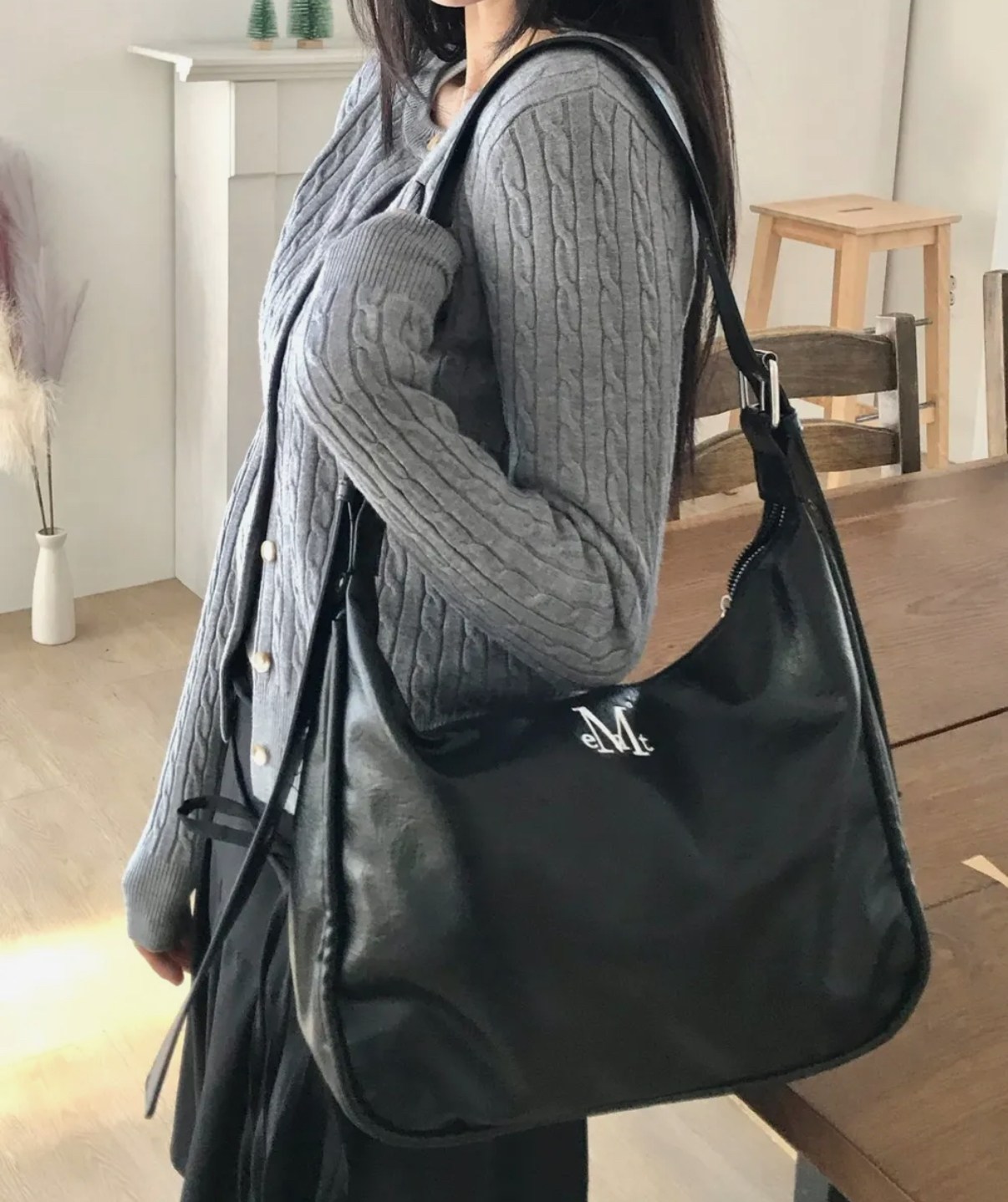 韓國🇰🇷連線 MUCENT 刺繡小Logo大容量托特包 皮革 肩背包 側背包 黑色 咖啡色(任買兩件7-11免運)/預購