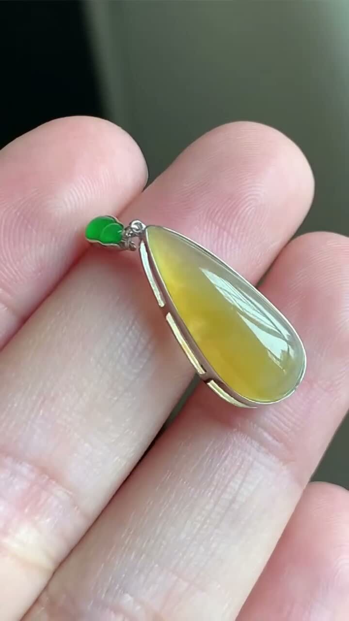 1235727 翡翠冰黃水滴
