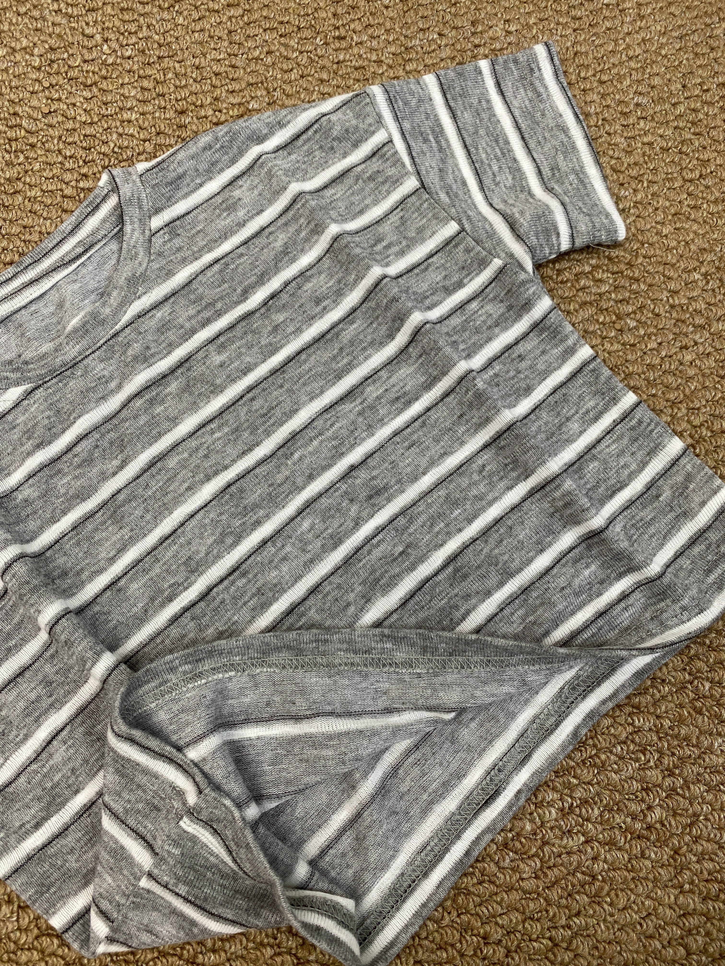 A04314灰條紋上衣