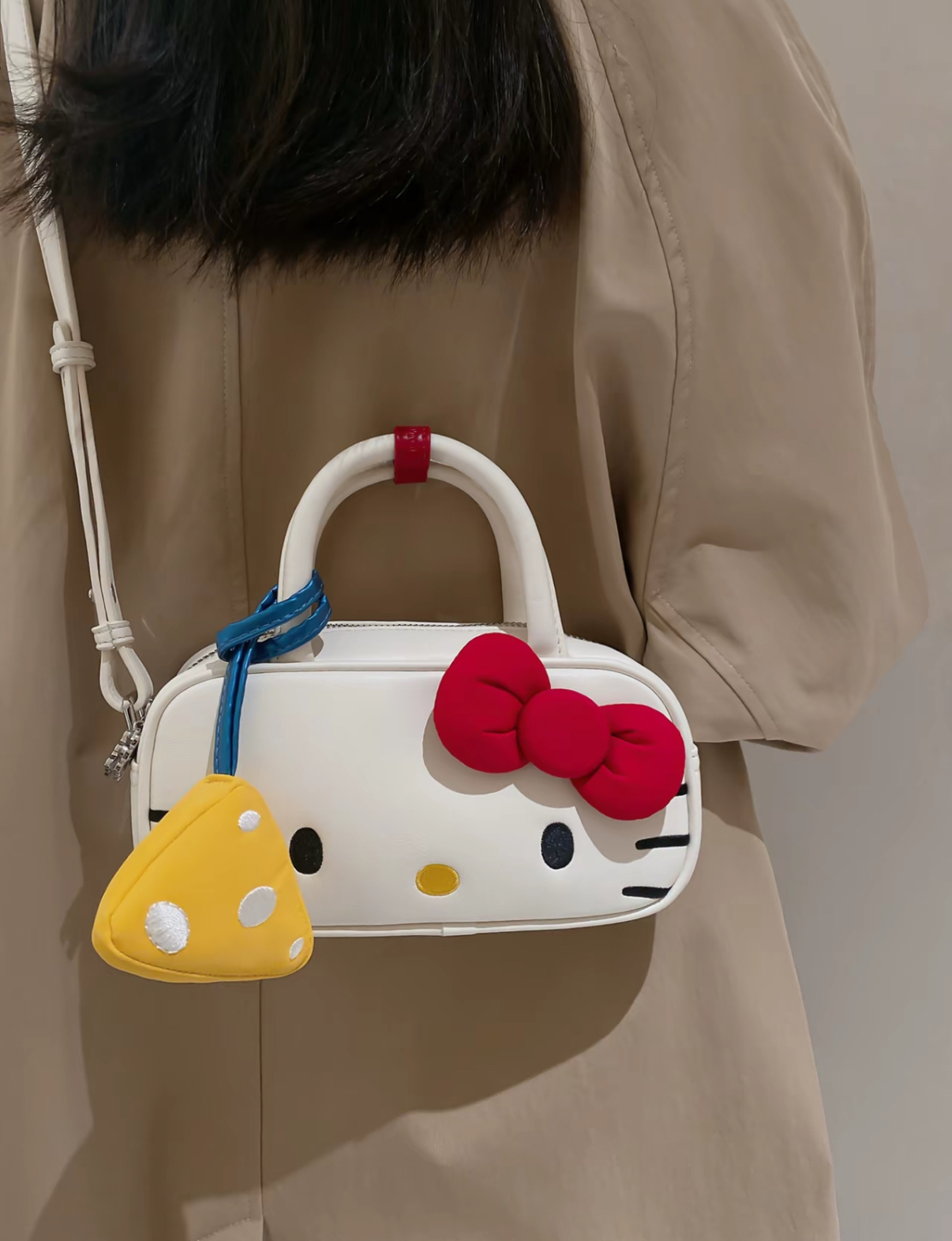 本週限時接單!! Toutou x Sanrio Hello Kitty 波士頓包 保齡球包 手提包 單肩包 斜挎包 奶油白 牛仔藍 銀色(任買兩件7-11免運)/預購