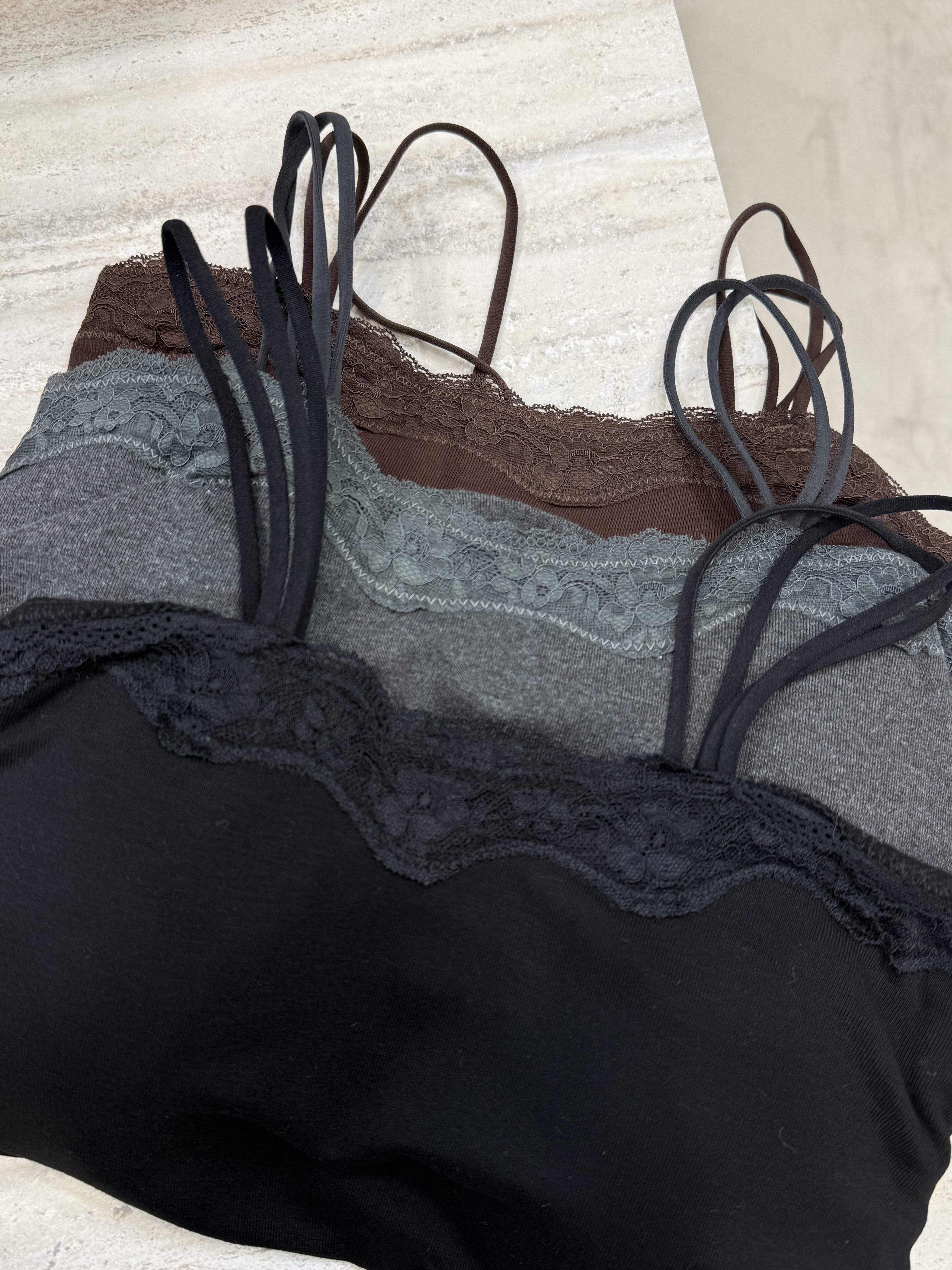 228 高彈力側腰抓皺蕾絲Bratop