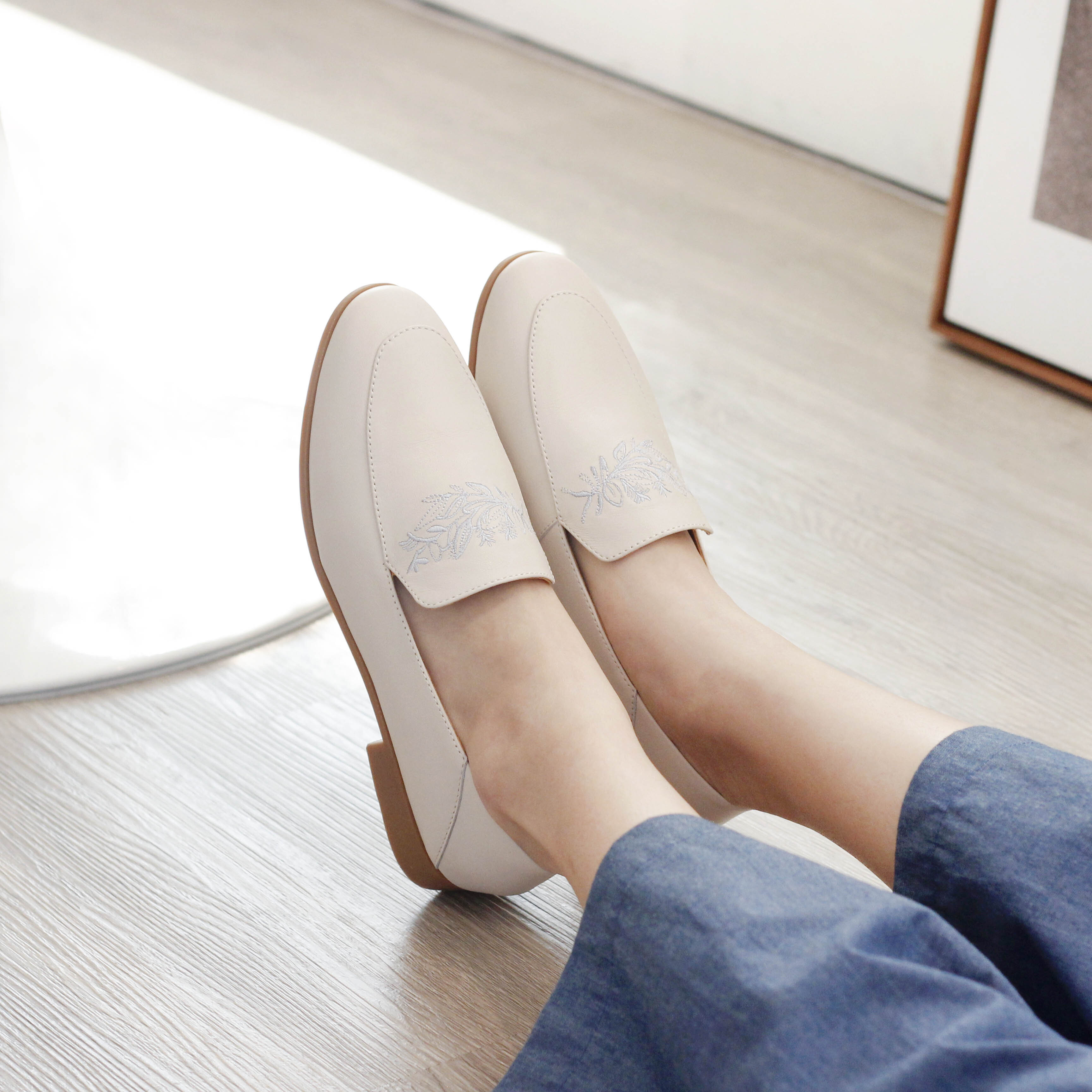 刺繡後踩樂福鞋｜菻菻(米白)