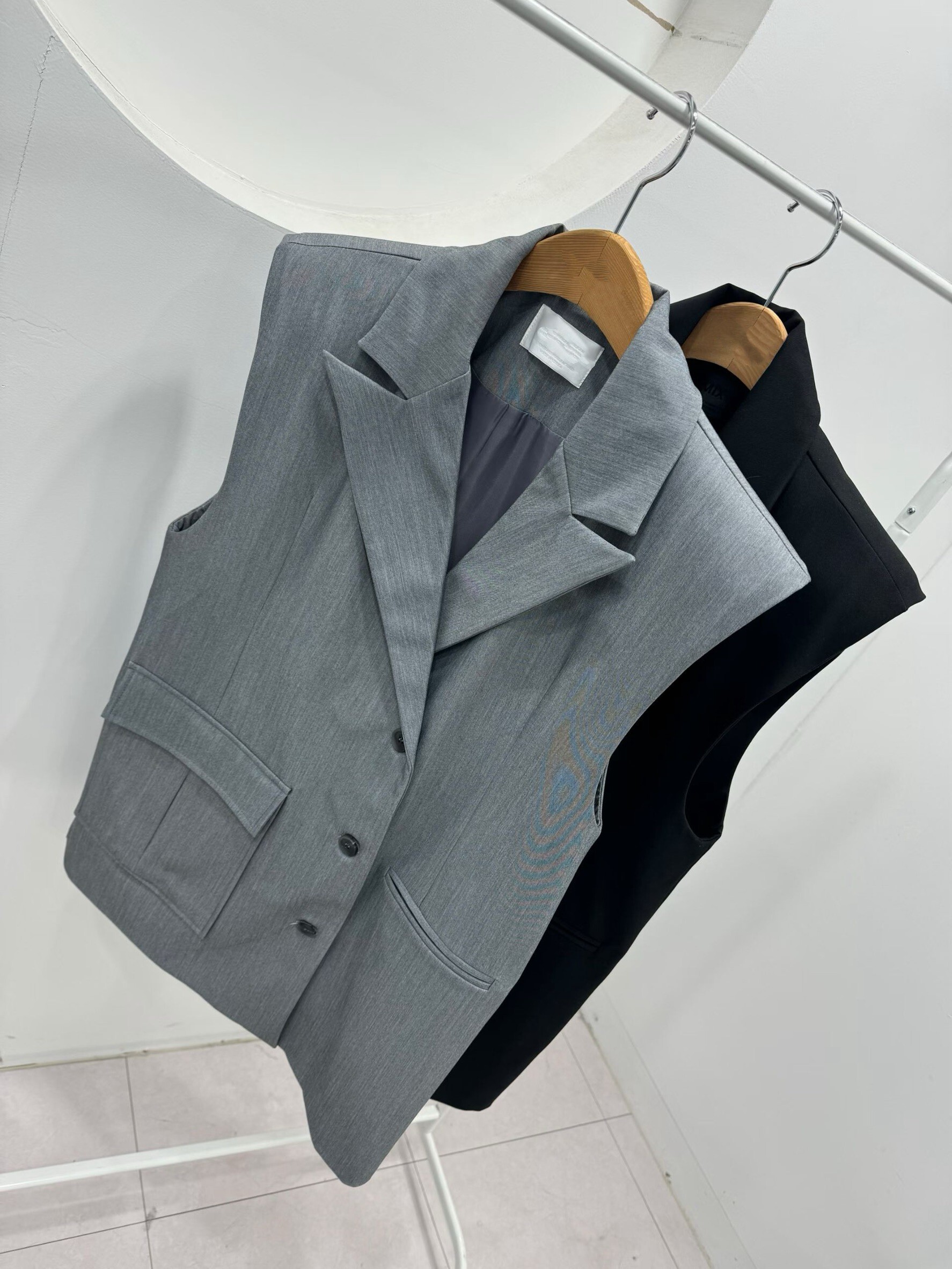 斜釦造型扣袋西裝馬甲