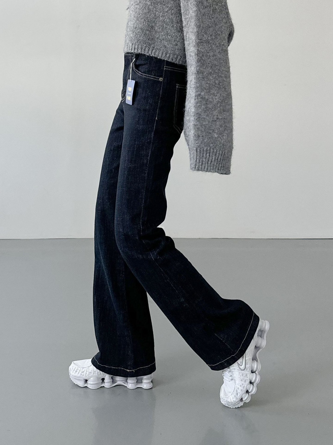 3025深藍色大長腿微喇牛仔長褲