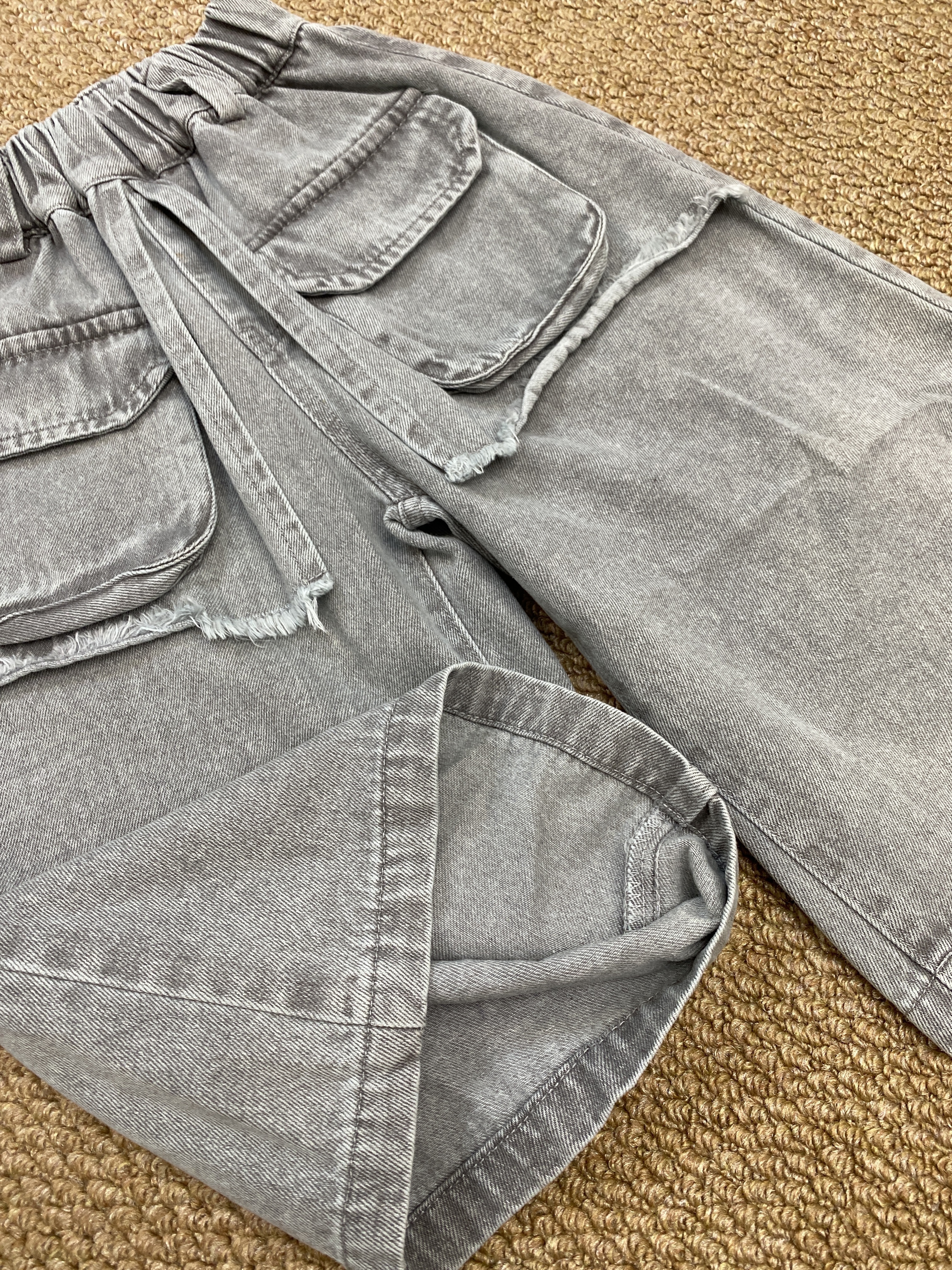 A04332有個性屁簾九分牛仔褲