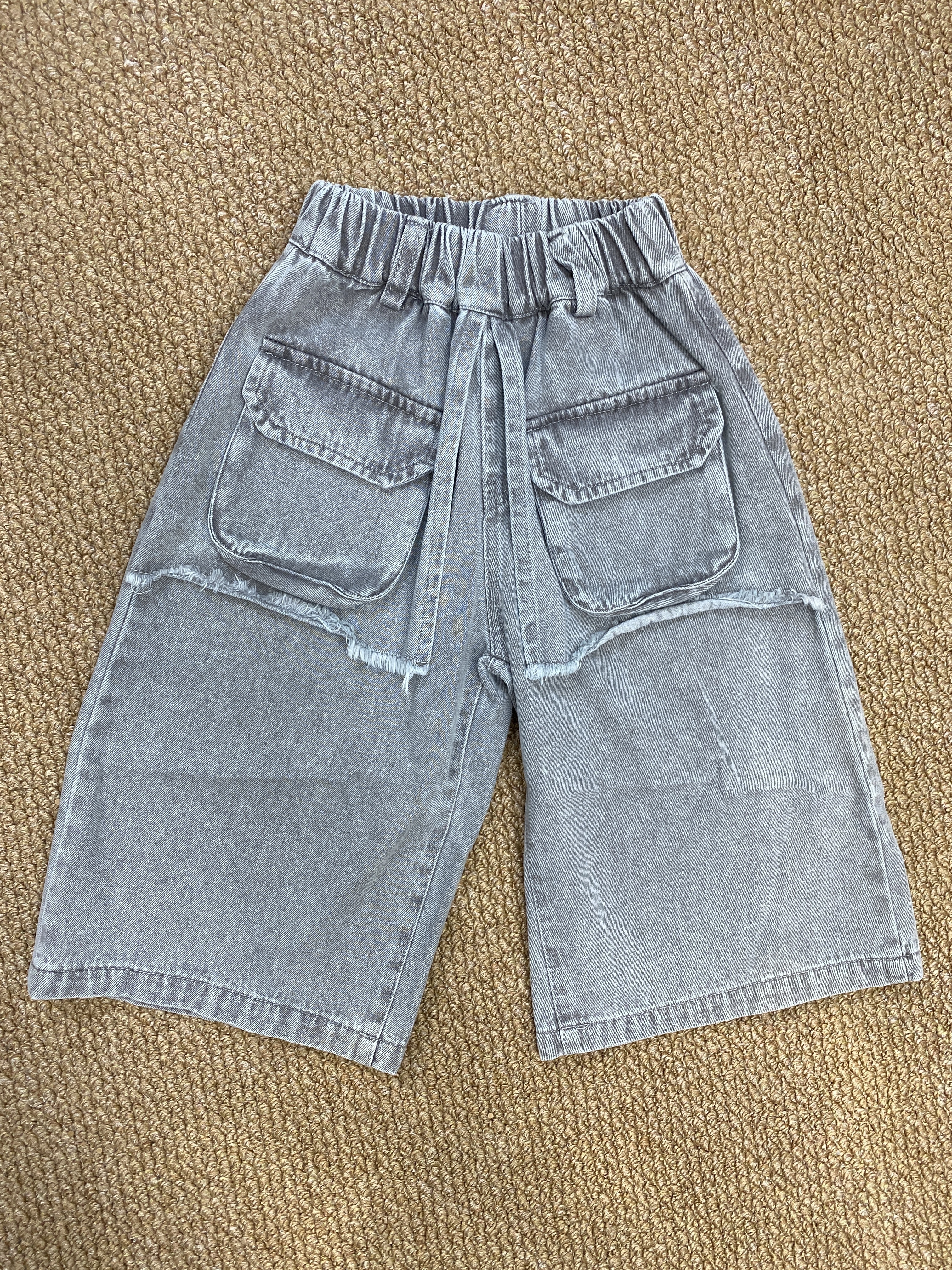 A04332有個性屁簾九分牛仔褲