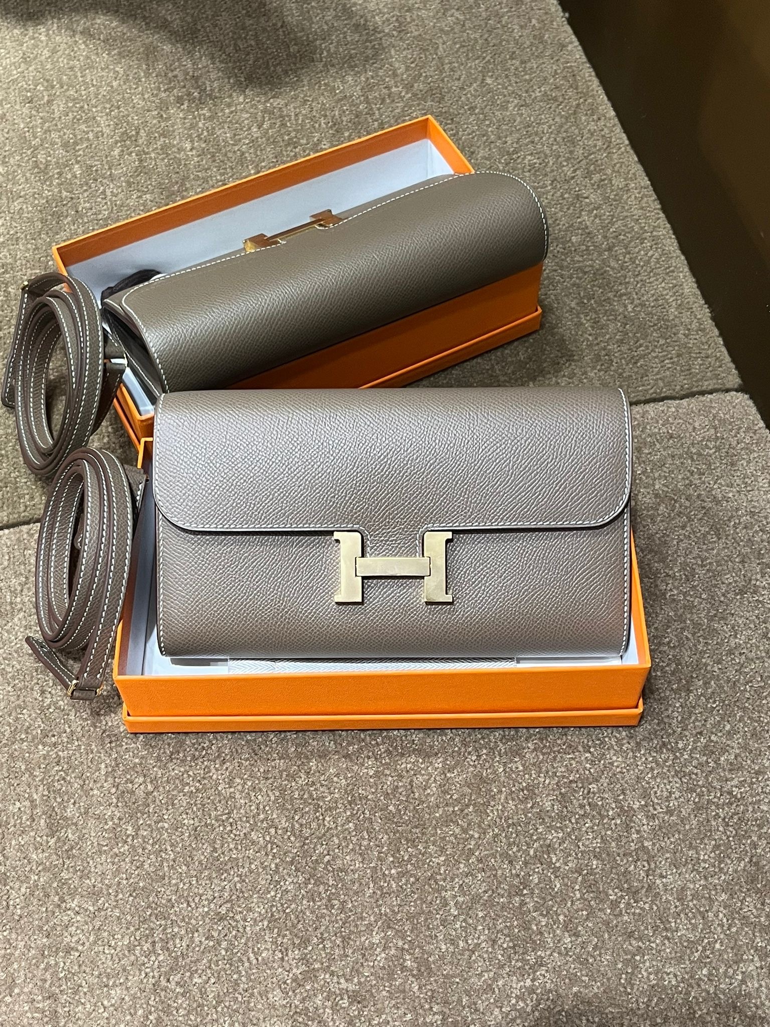 Constance to go 18 etoupe cc epsom Z (二手99.9%new）