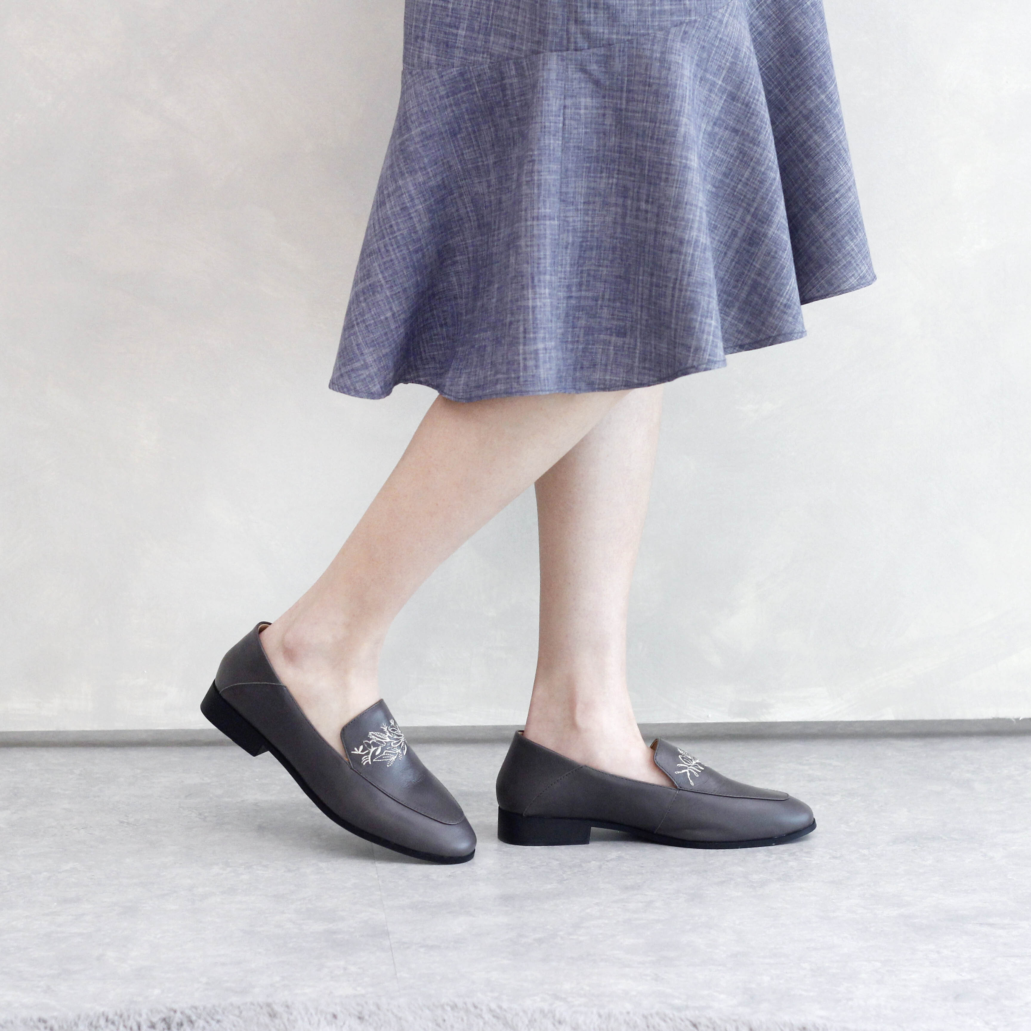 刺繡後踩樂福鞋｜菻菻(炭黑)