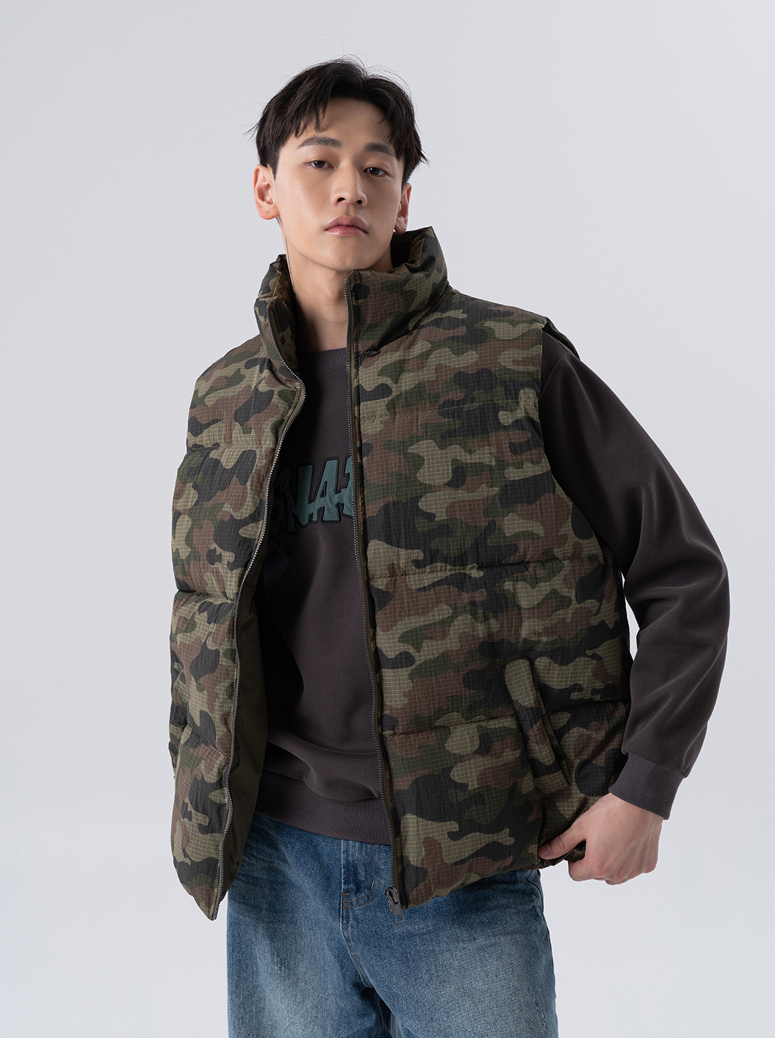 【任兩件折600】迷彩防潑水麵包背心