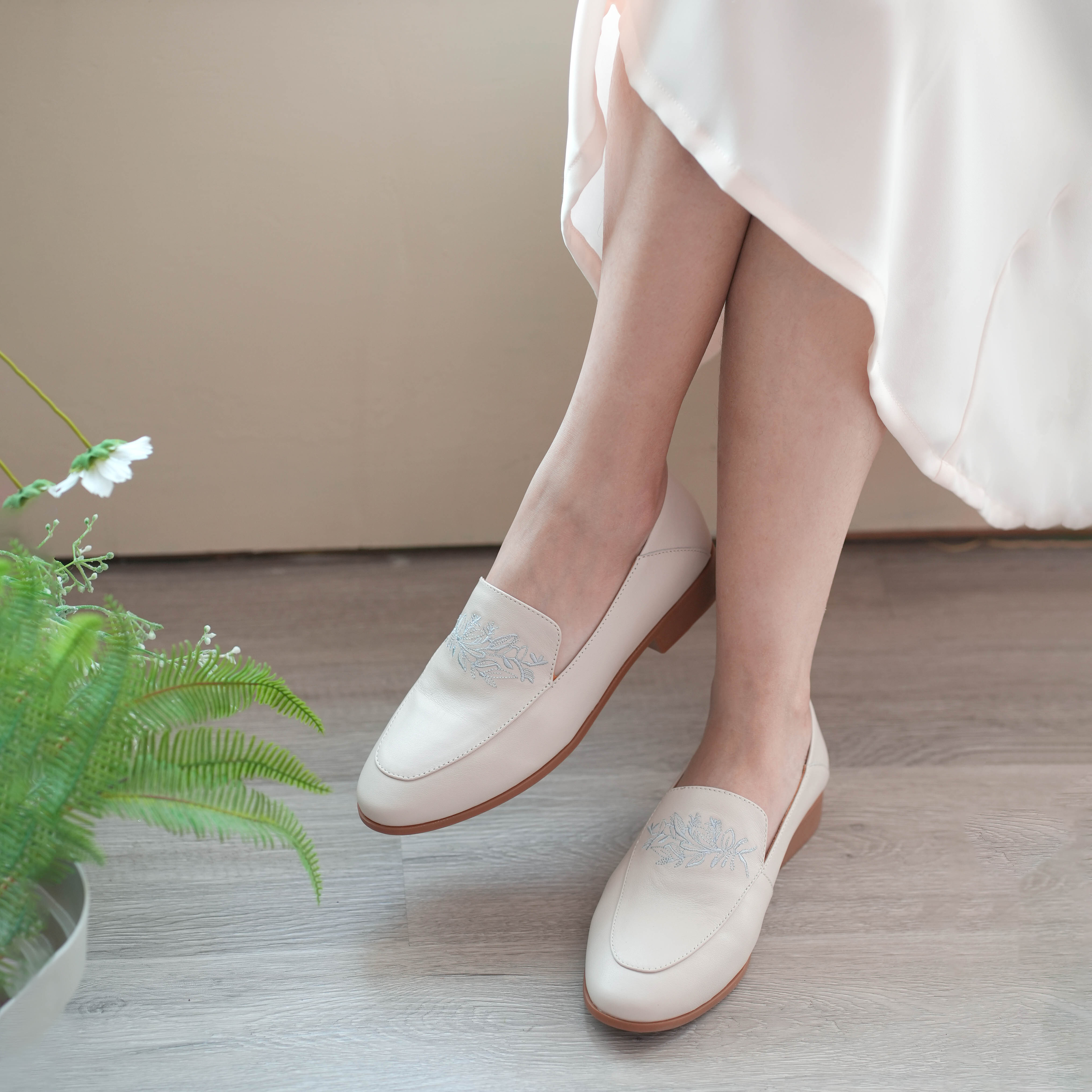 刺繡後踩樂福鞋｜菻菻(米白)
