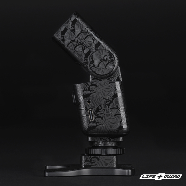 Godox iT32 貼膜側面展示圖，LIFE+GUARD，WAUB設計風格