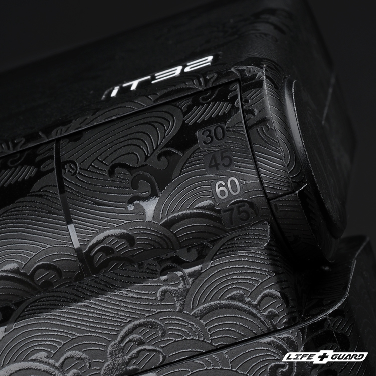 LIFE+GUARD 閃光燈貼膜細節圖，適用Godox iT32，WAUB 海浪極黑風格設計