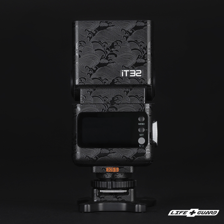 Godox iT32 貼膜背面展示圖，LIFE+GUARD，WAUB設計風格
