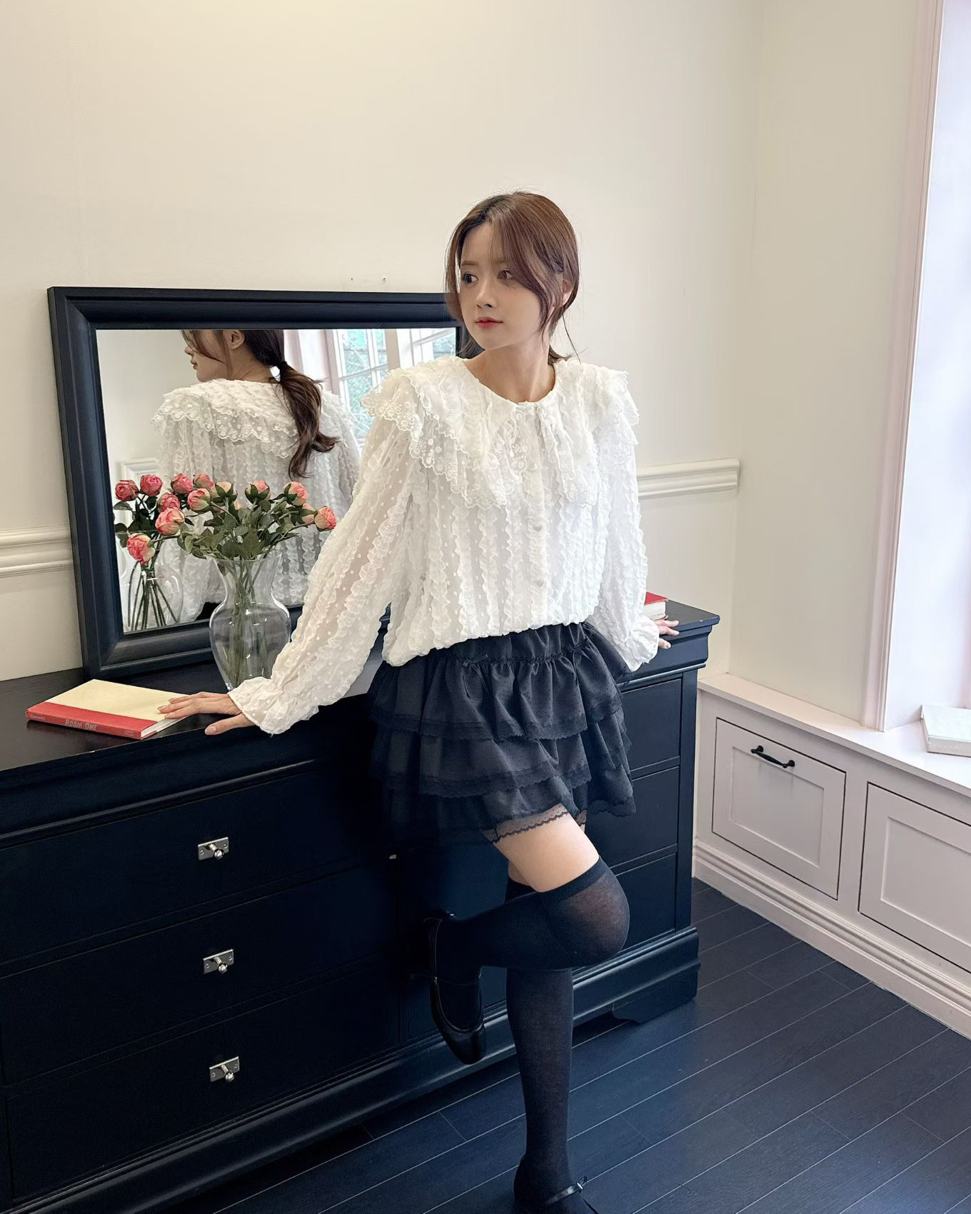 【現貨】NEHA正韓 ♥ 浪漫線條荷葉造型上衣