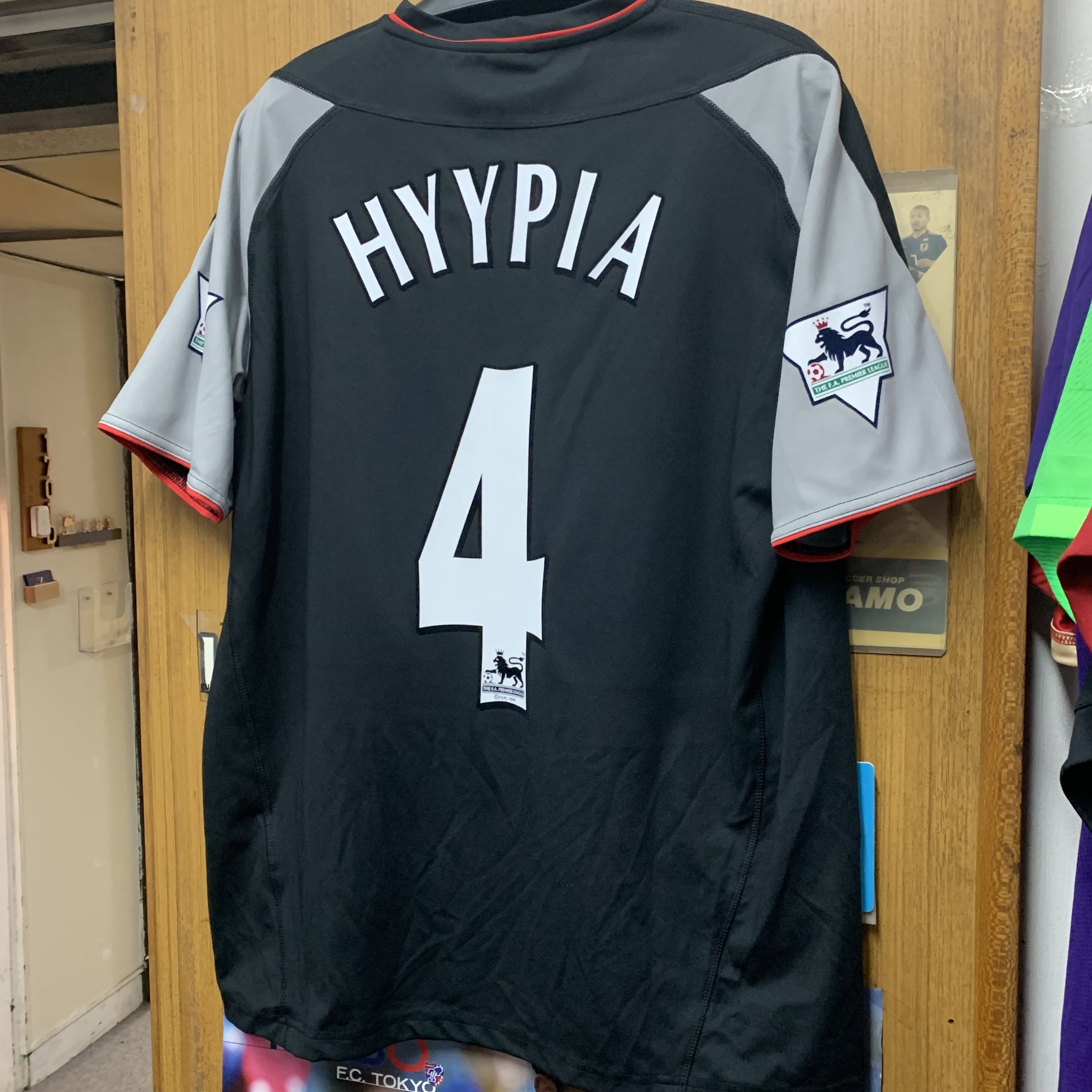 [新春優惠價$338] 2002 Liverpool Retro Away Shirt with 4 HYYPIA