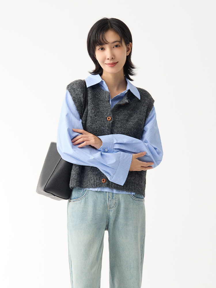 柔軟圓領排釦針織背心(9%羊毛）