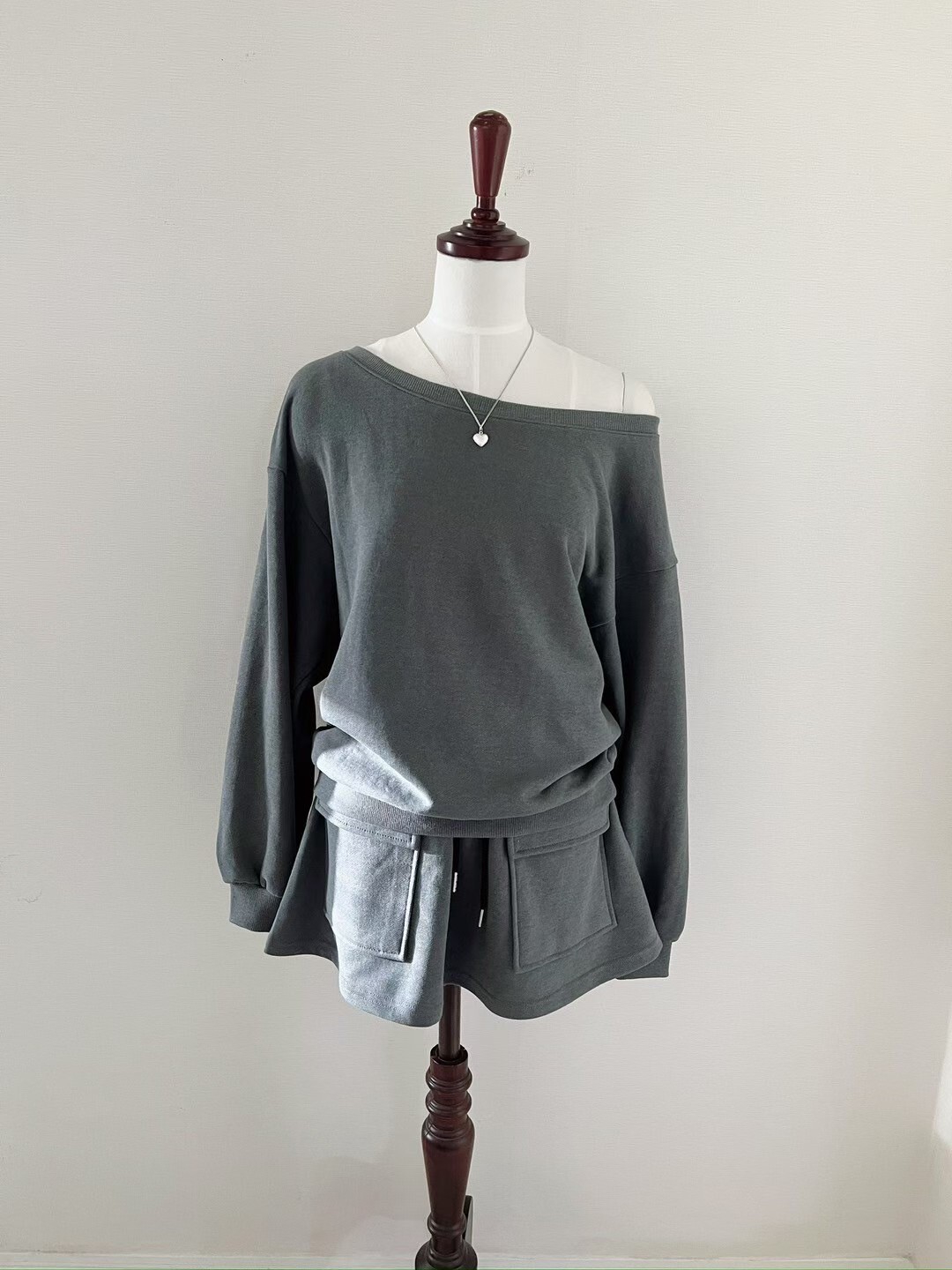 露肩造型衛衣大學TEE+雙口袋短褲裙SET / 3色