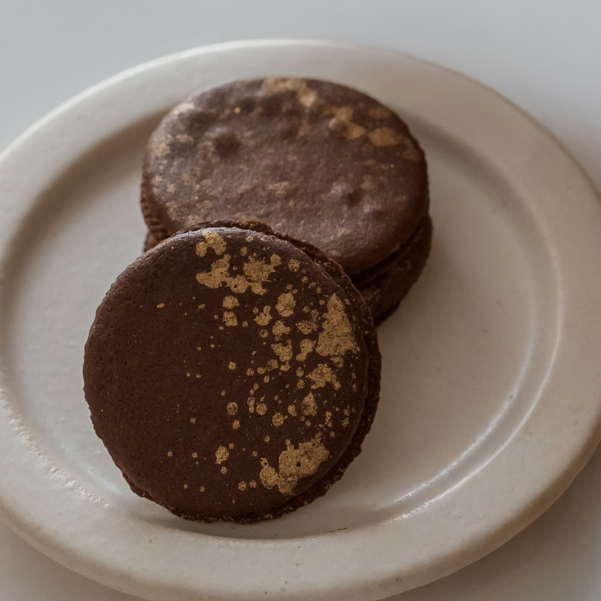 【兩件折50元】《第70號禮盒》黑巧可可奶霜夾心 (10入)