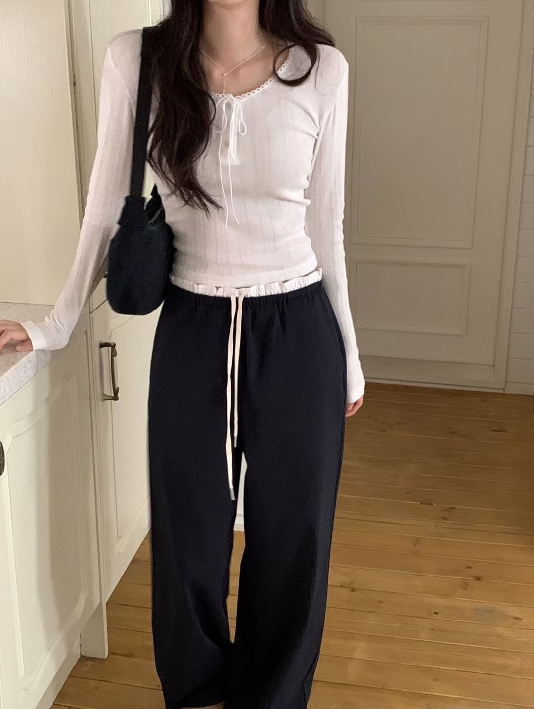 鬆緊腰白色腰頭綁帶造型直筒長褲-F / 3色