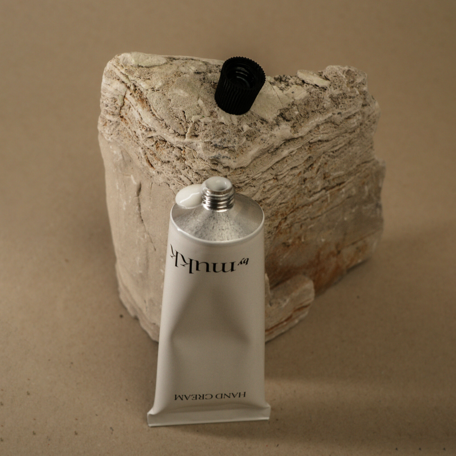 【美白淡化黑斑 恢復柔軟滑順膚觸】by mukk 保濕抗敏美白護手霜