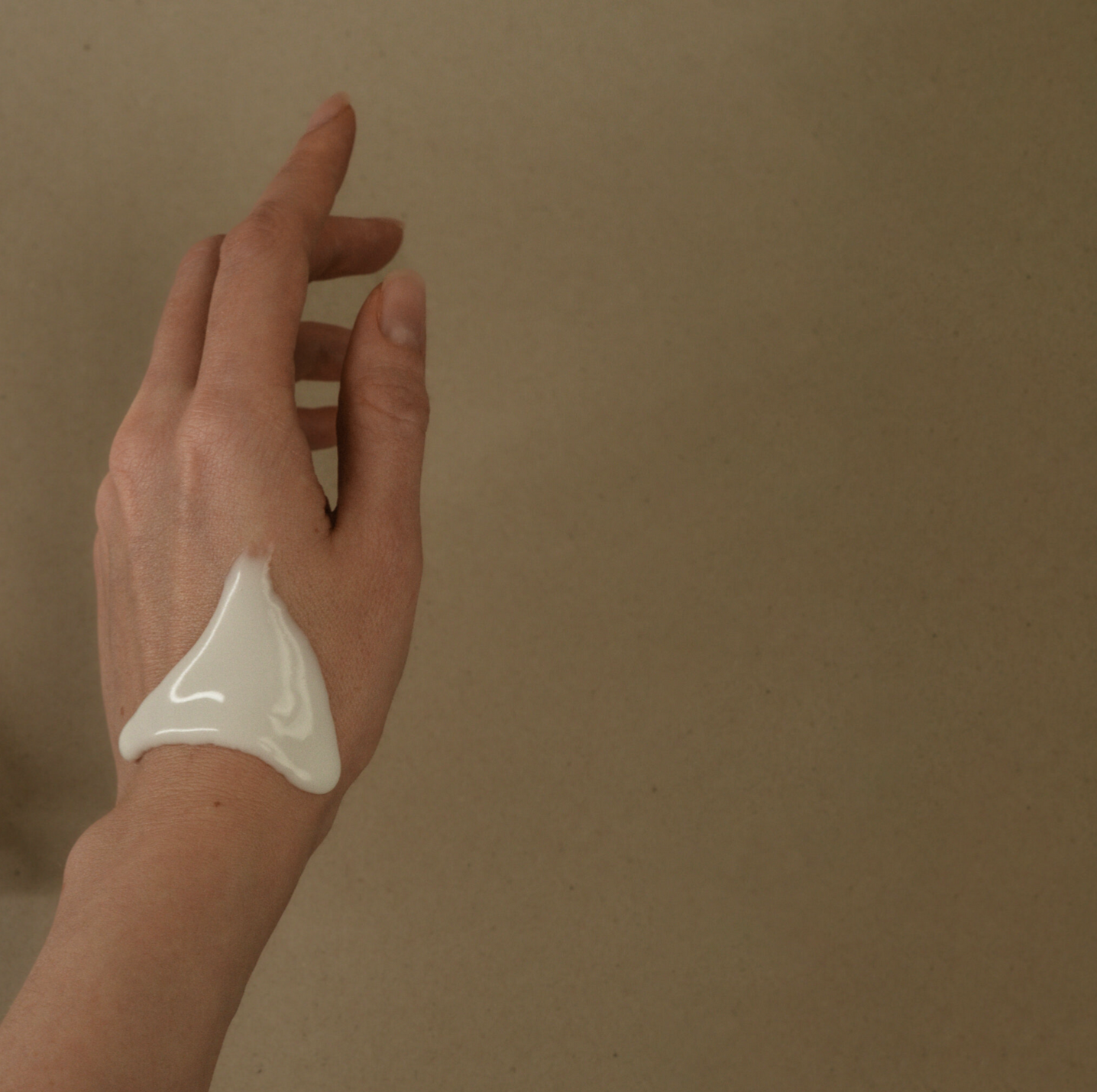 【美白淡化黑斑 恢復柔軟滑順膚觸】by mukk 保濕抗敏美白護手霜