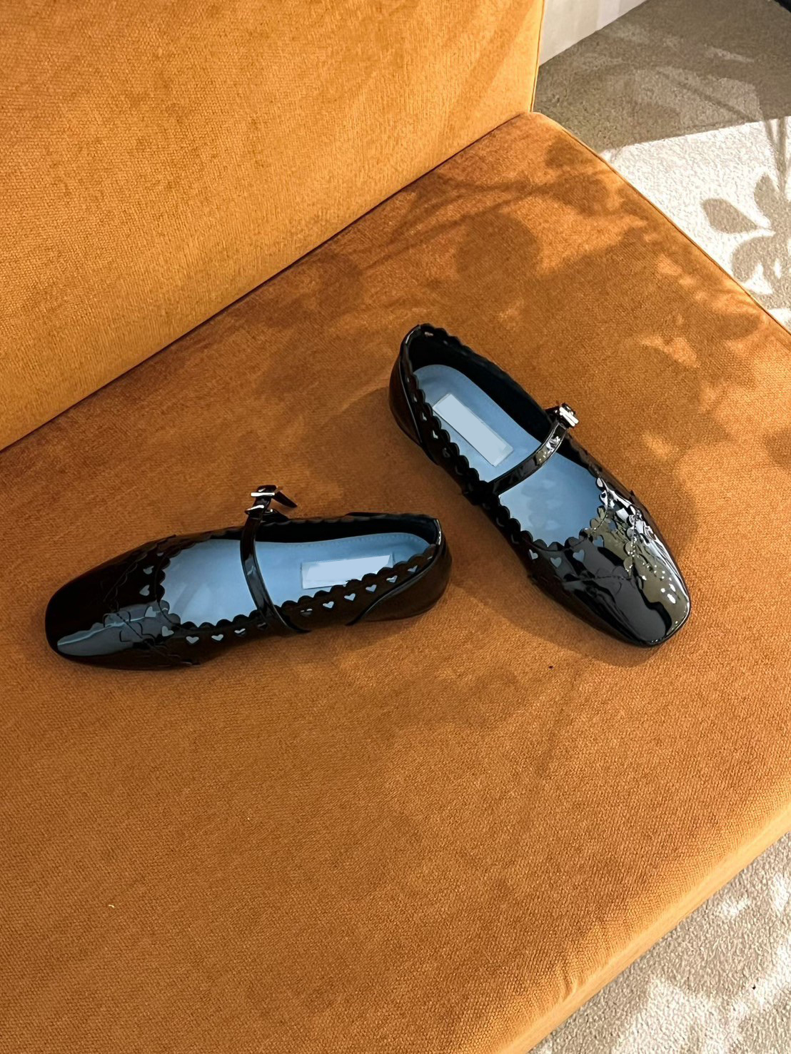 經典黑愛心鏤空漆皮瑪莉珍娃娃鞋