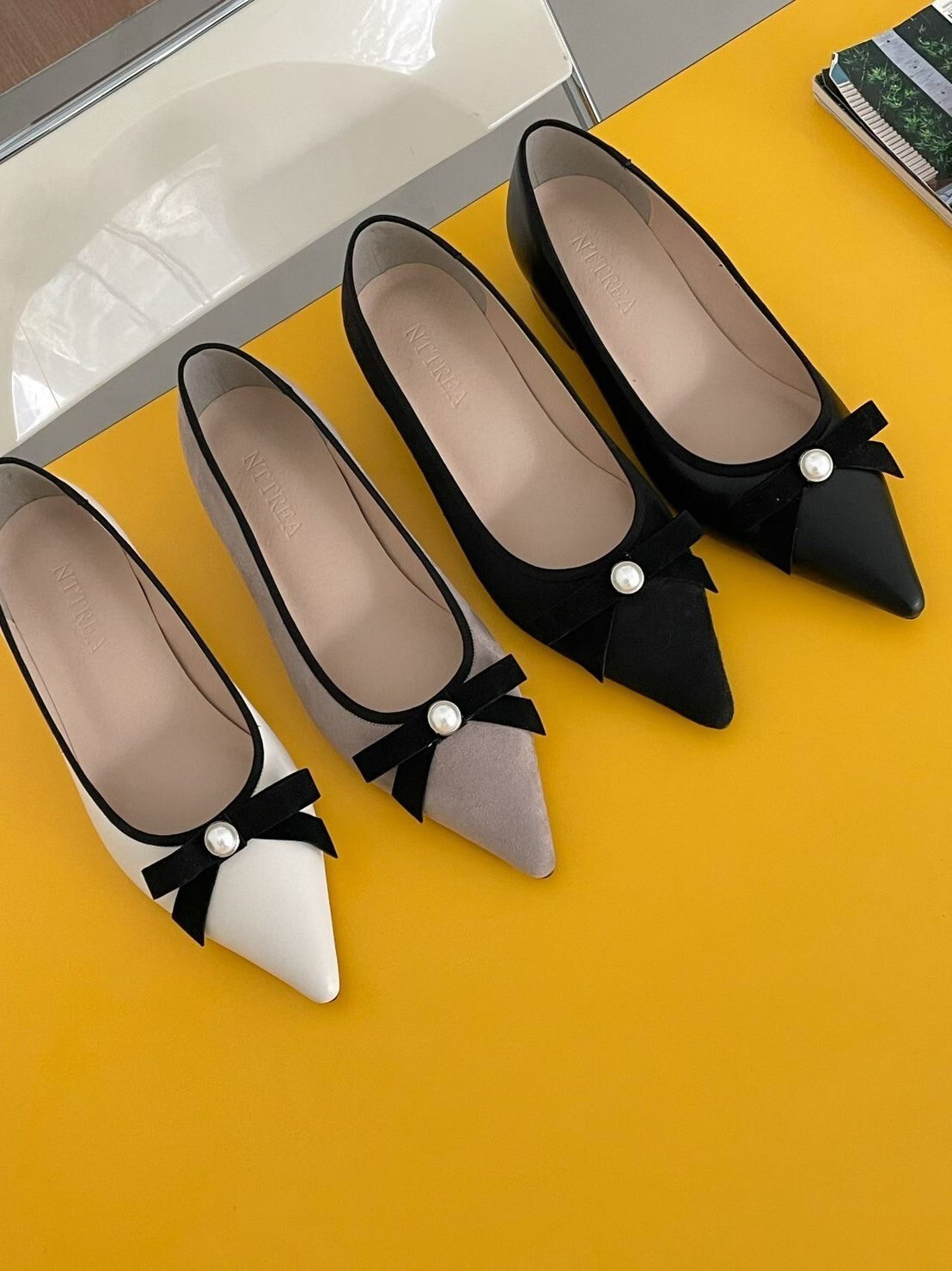 單顆珍珠蝴蝶結造型尖頭高跟鞋 / 3色