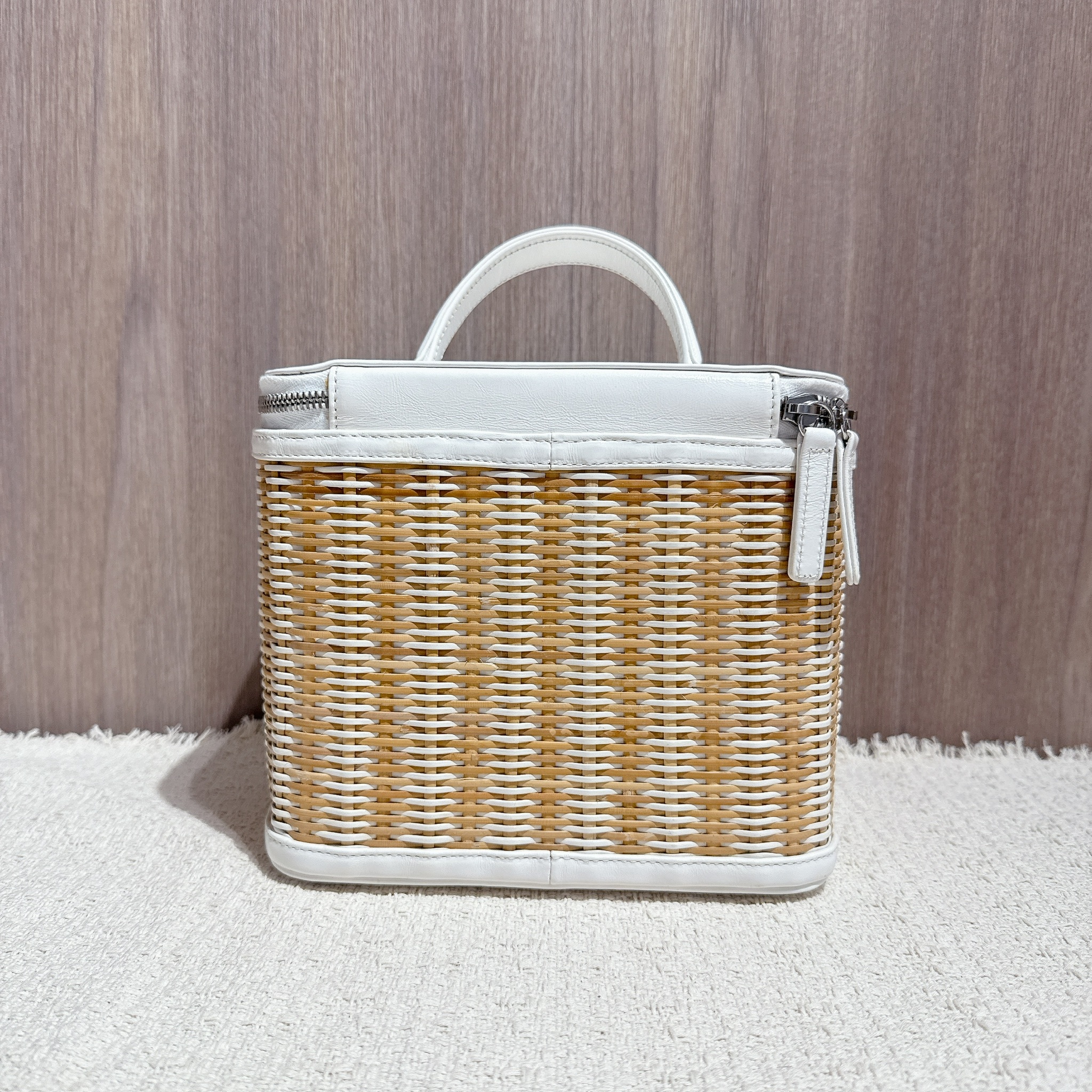 Chanel Take Away Vanity Case - White / Shw