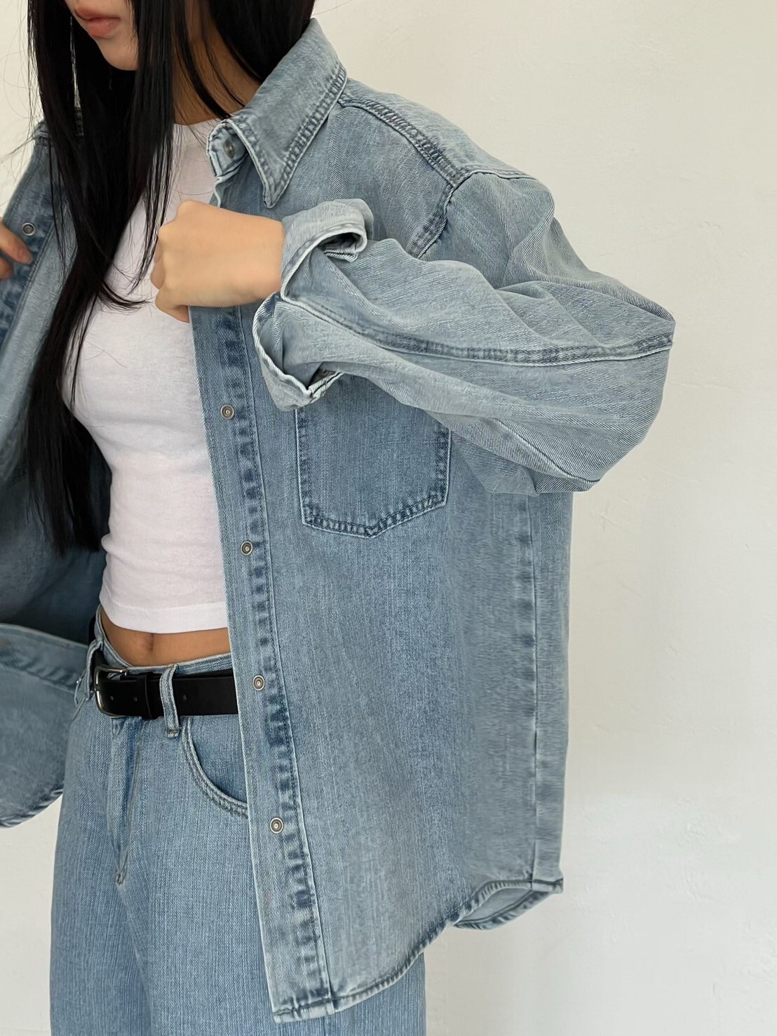 復古刷色翻領雙口袋造型牛仔襯衫罩衫