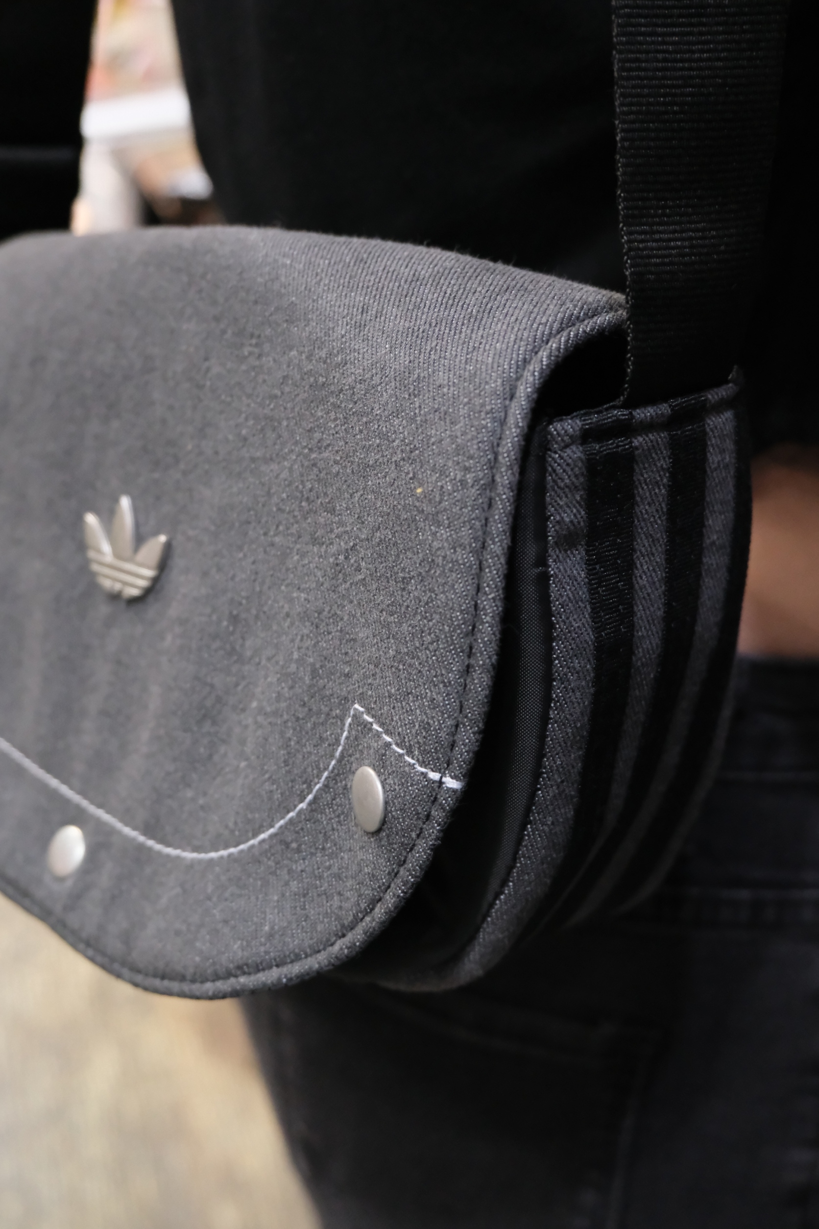 Adidas Denim Mini Shoulder Bag 牛仔肩背 斜背 三葉草 按扣  戶外 運動 休閒 男/女 IT7366