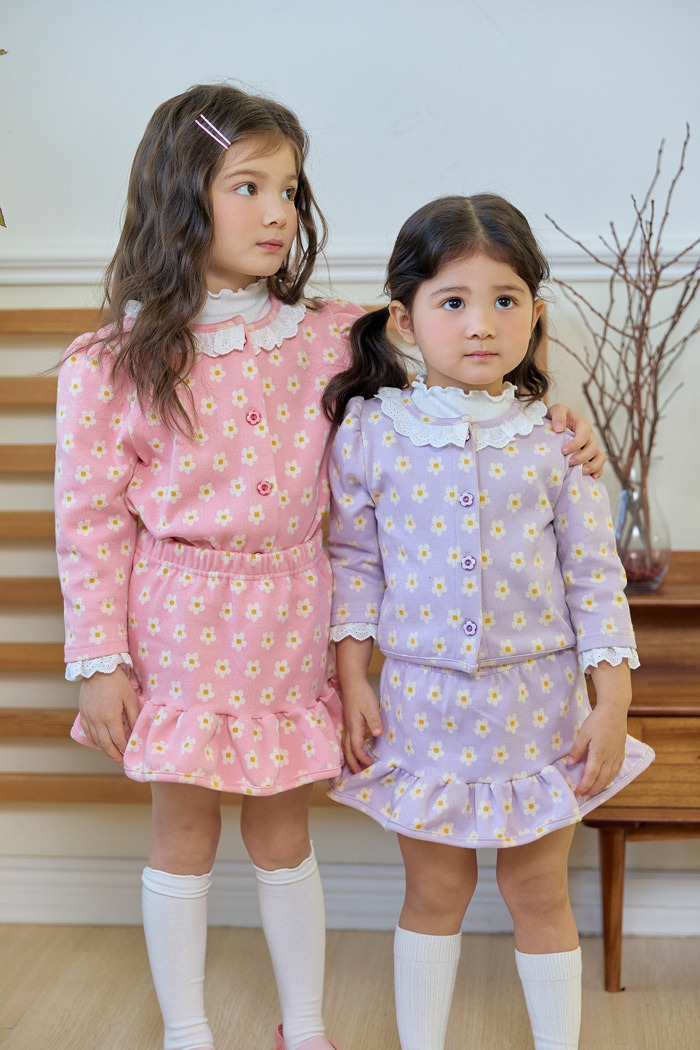 正韓春bbb 兩色米白邊花朵套裝